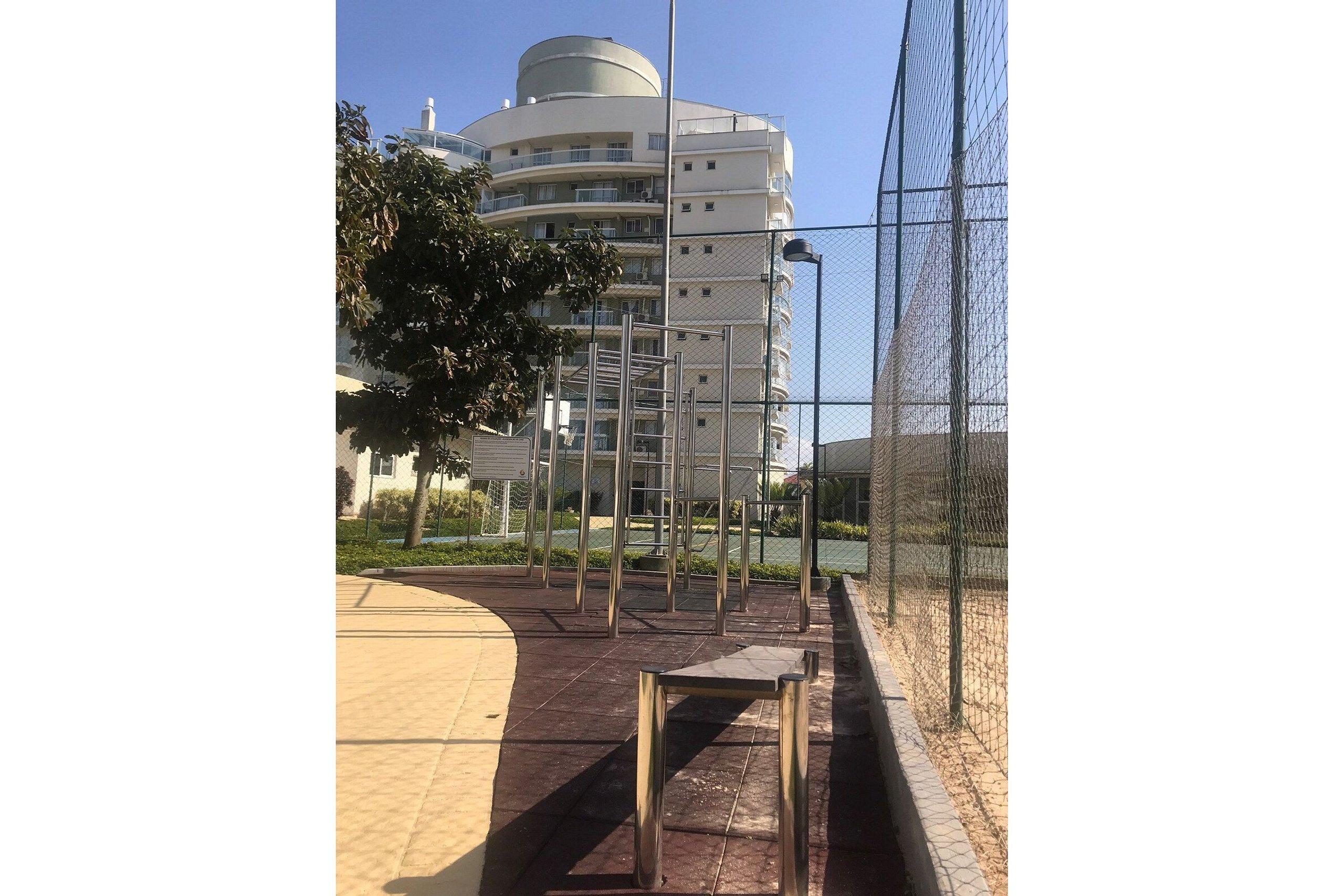 image-housing-carousel