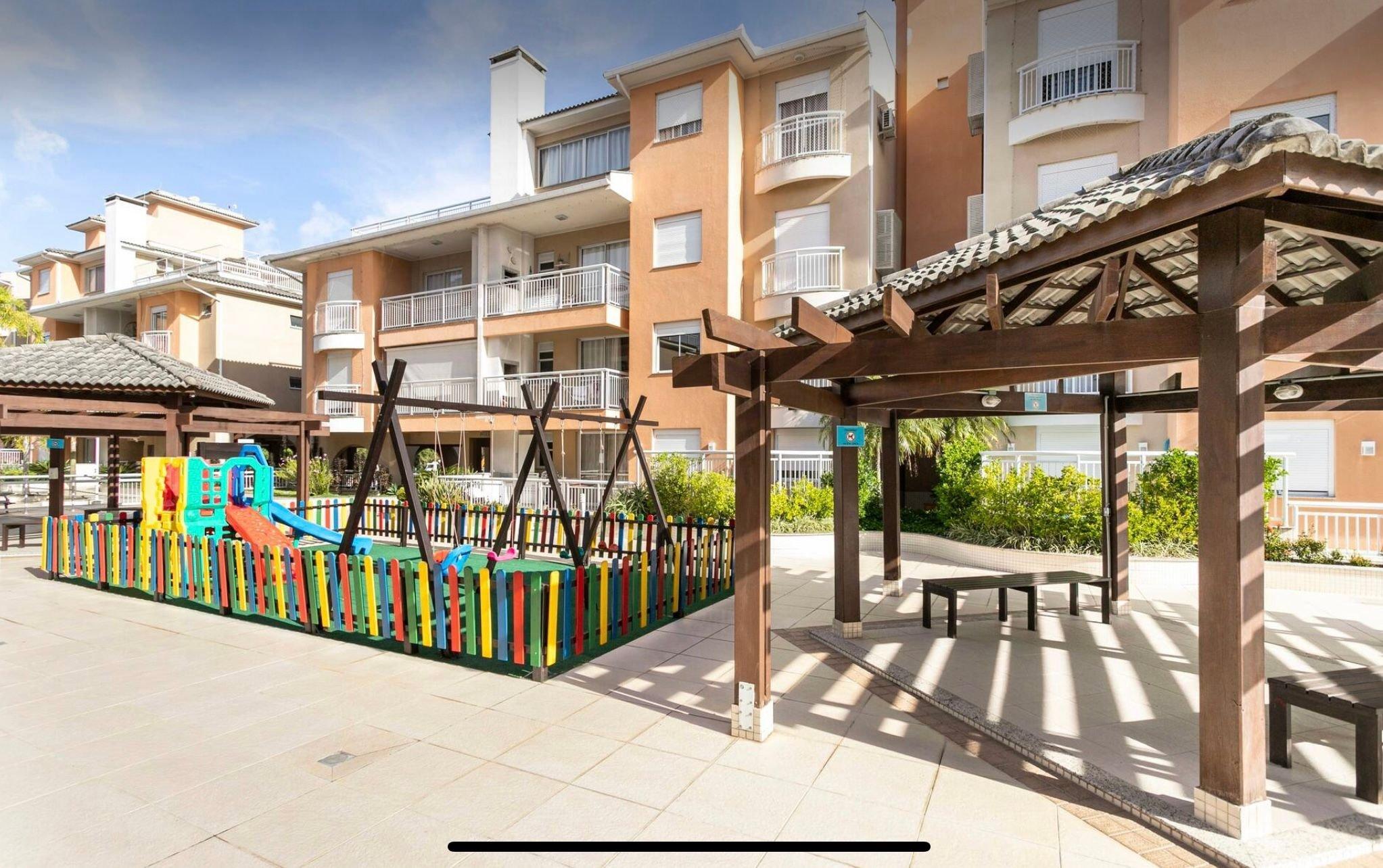 image-housing-carousel