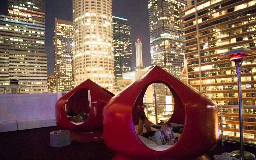 image-housing-carousel