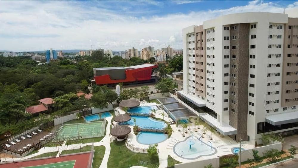 image-housing-carousel