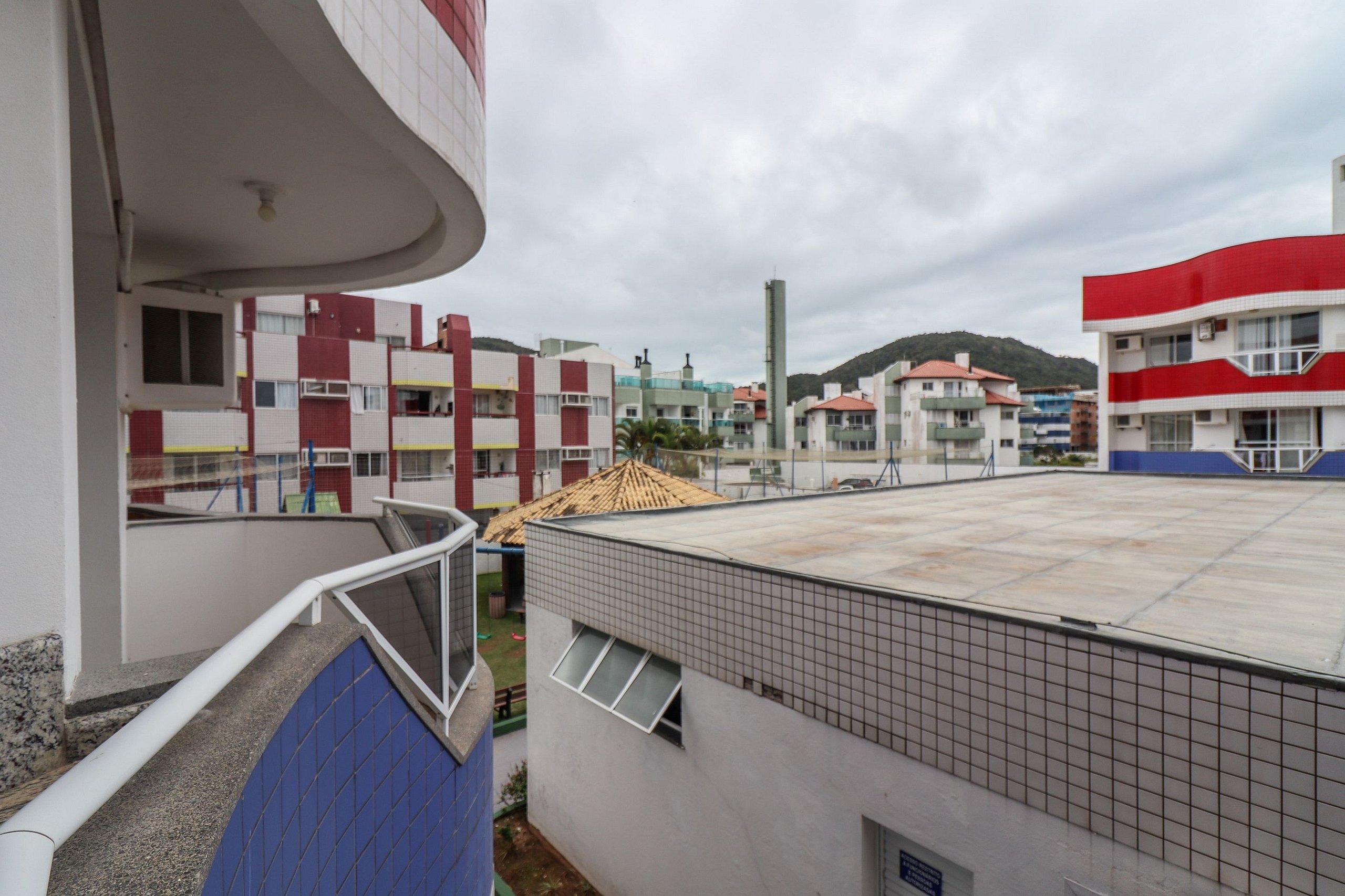 image-housing-carousel