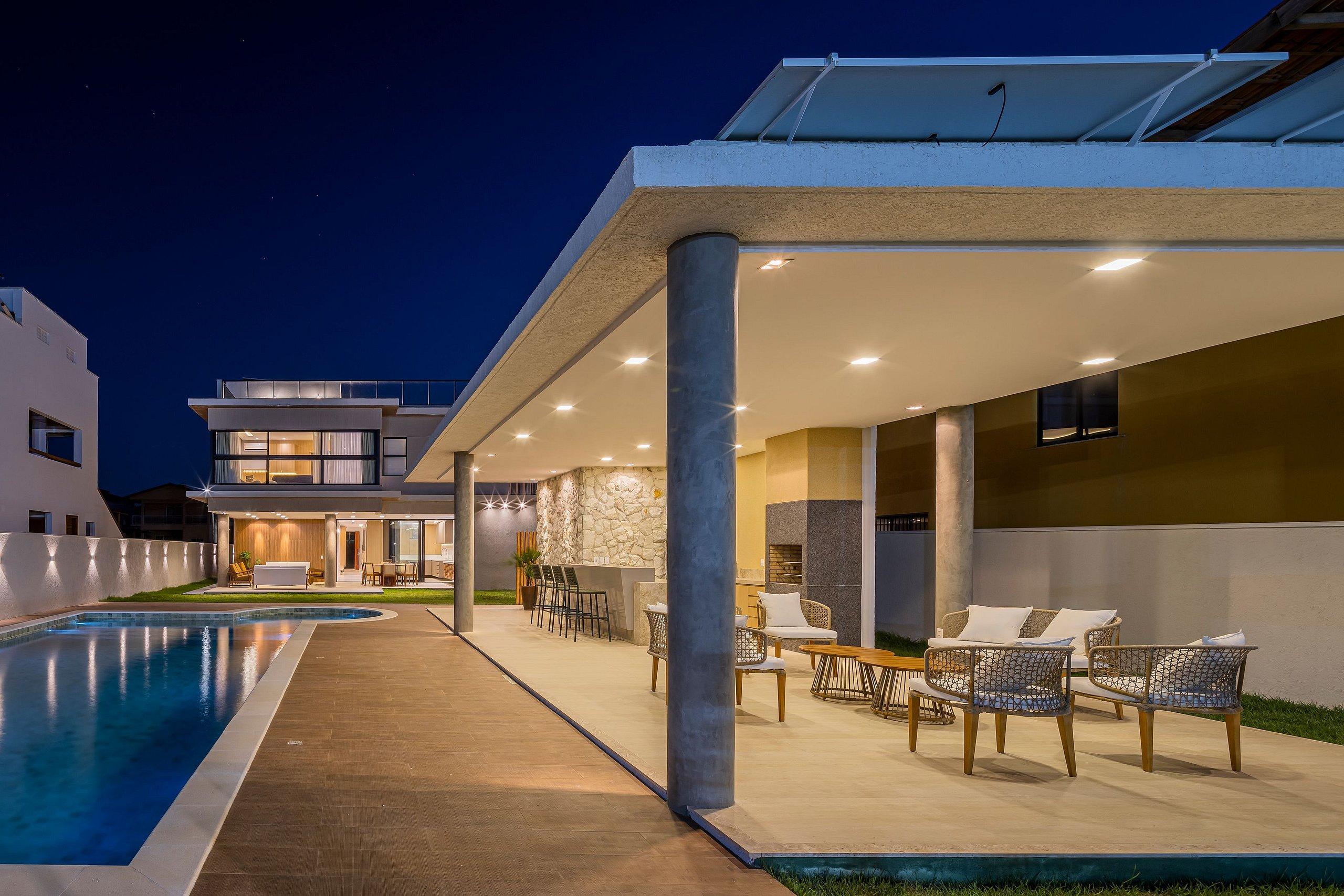 image-housing-carousel
