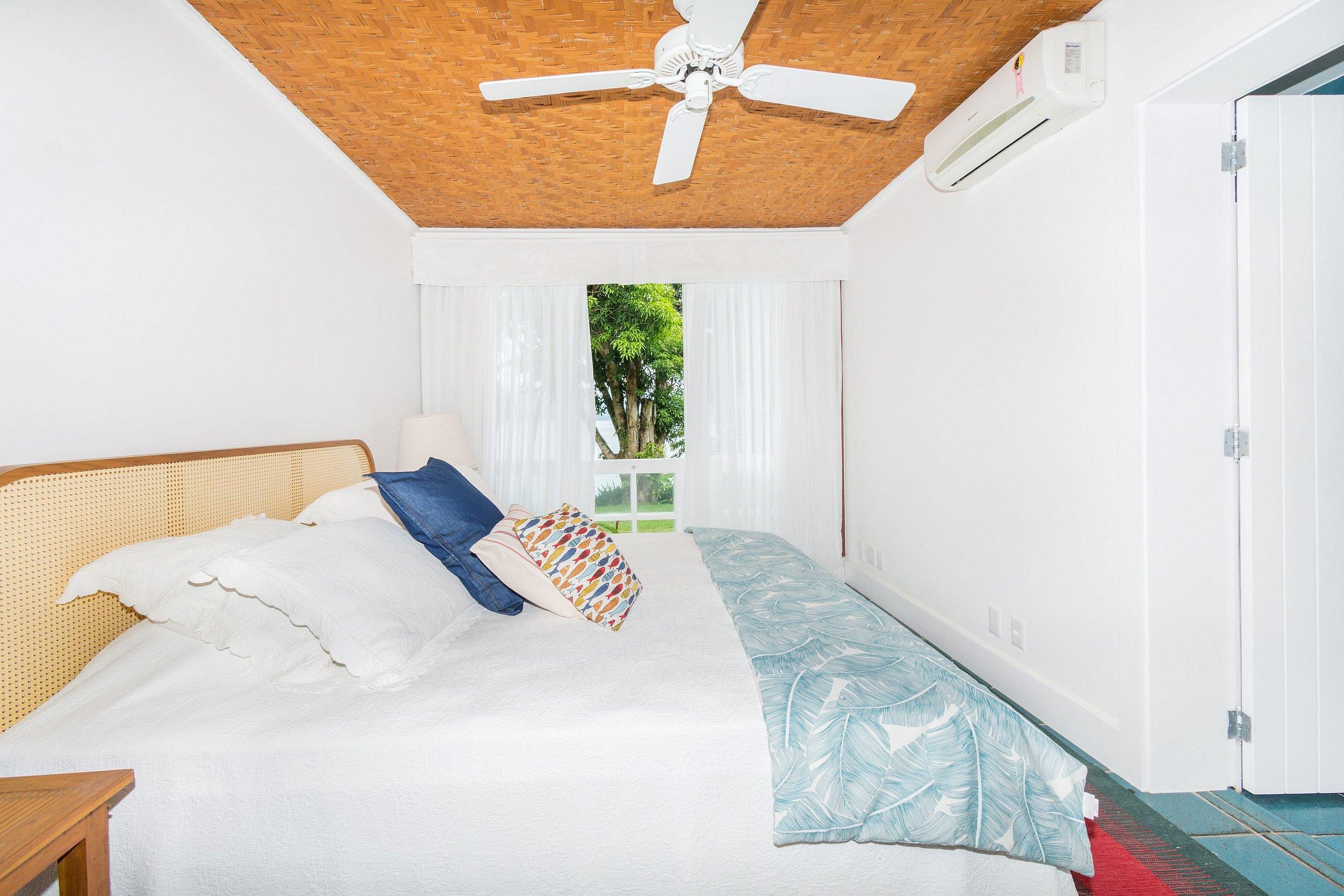 image-housing-carousel