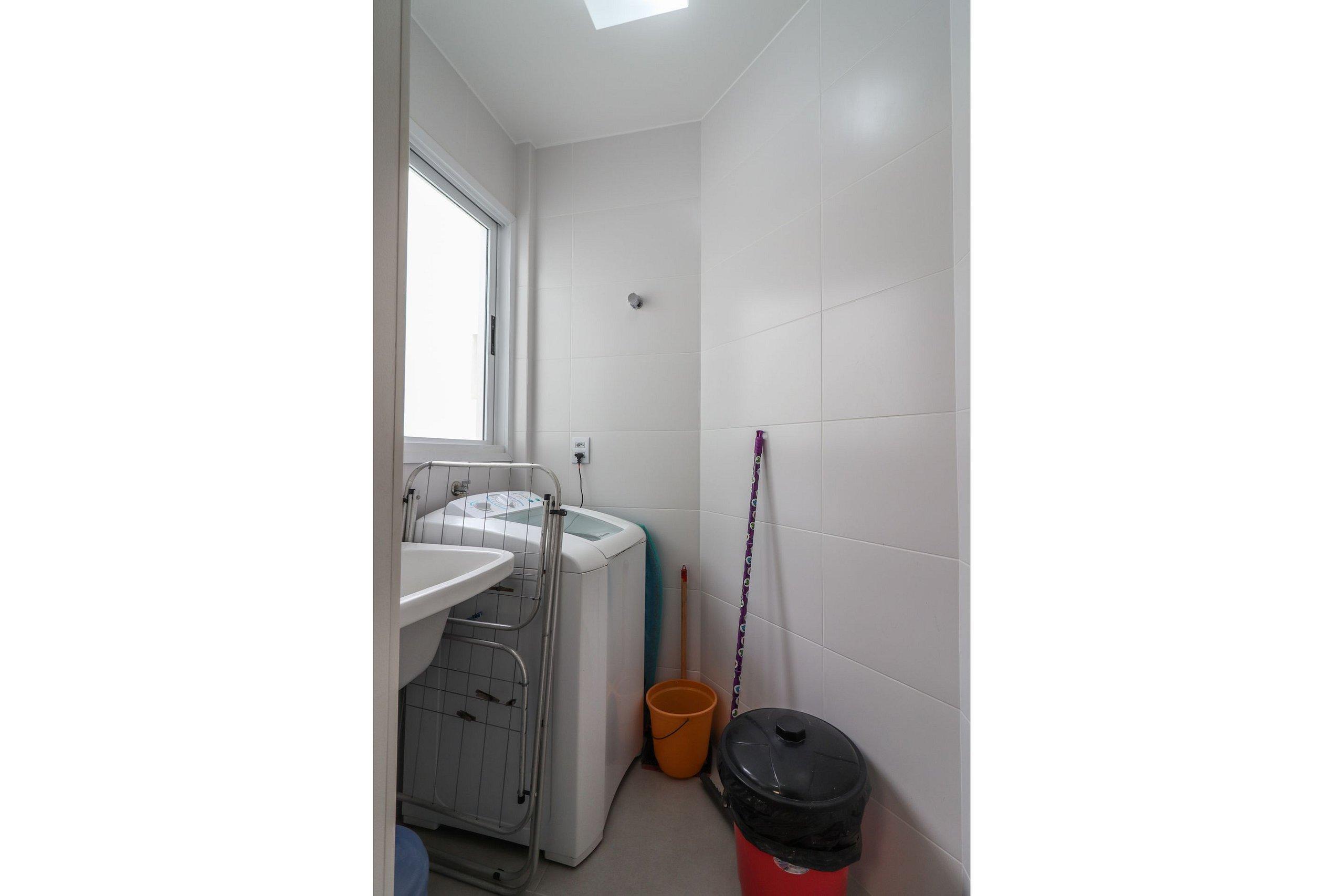 image-housing-carousel