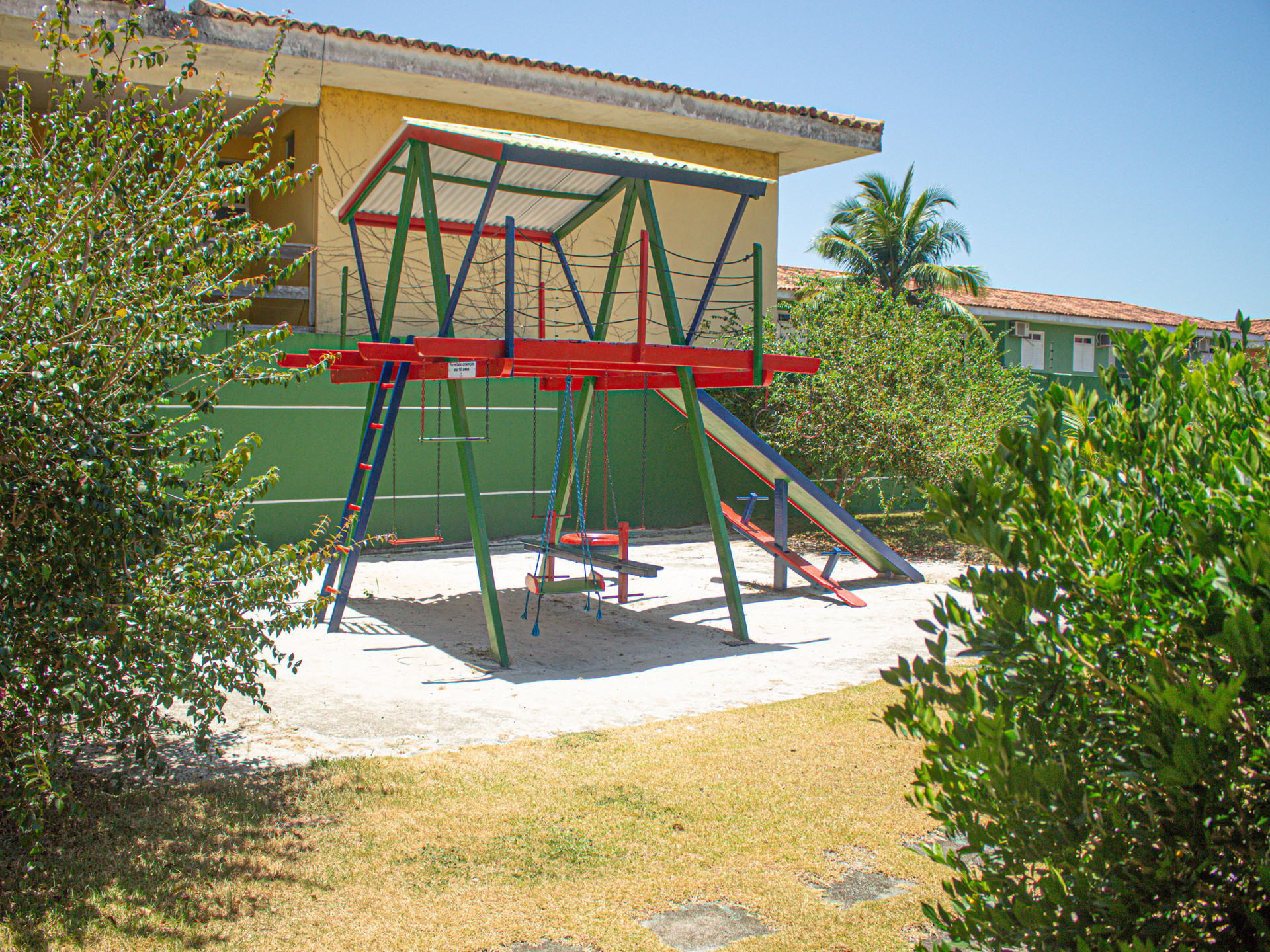 image-housing-carousel