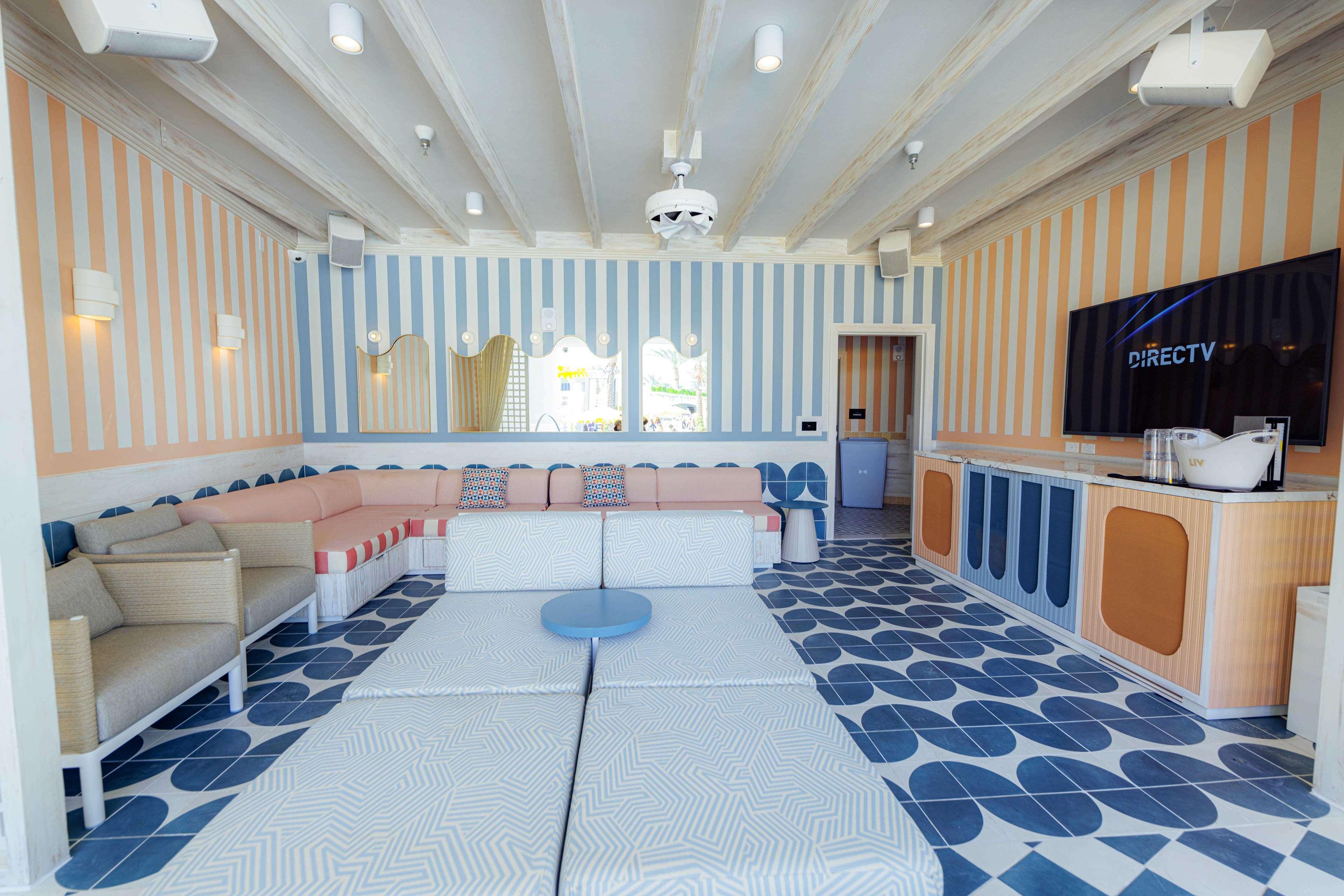 image-housing-carousel