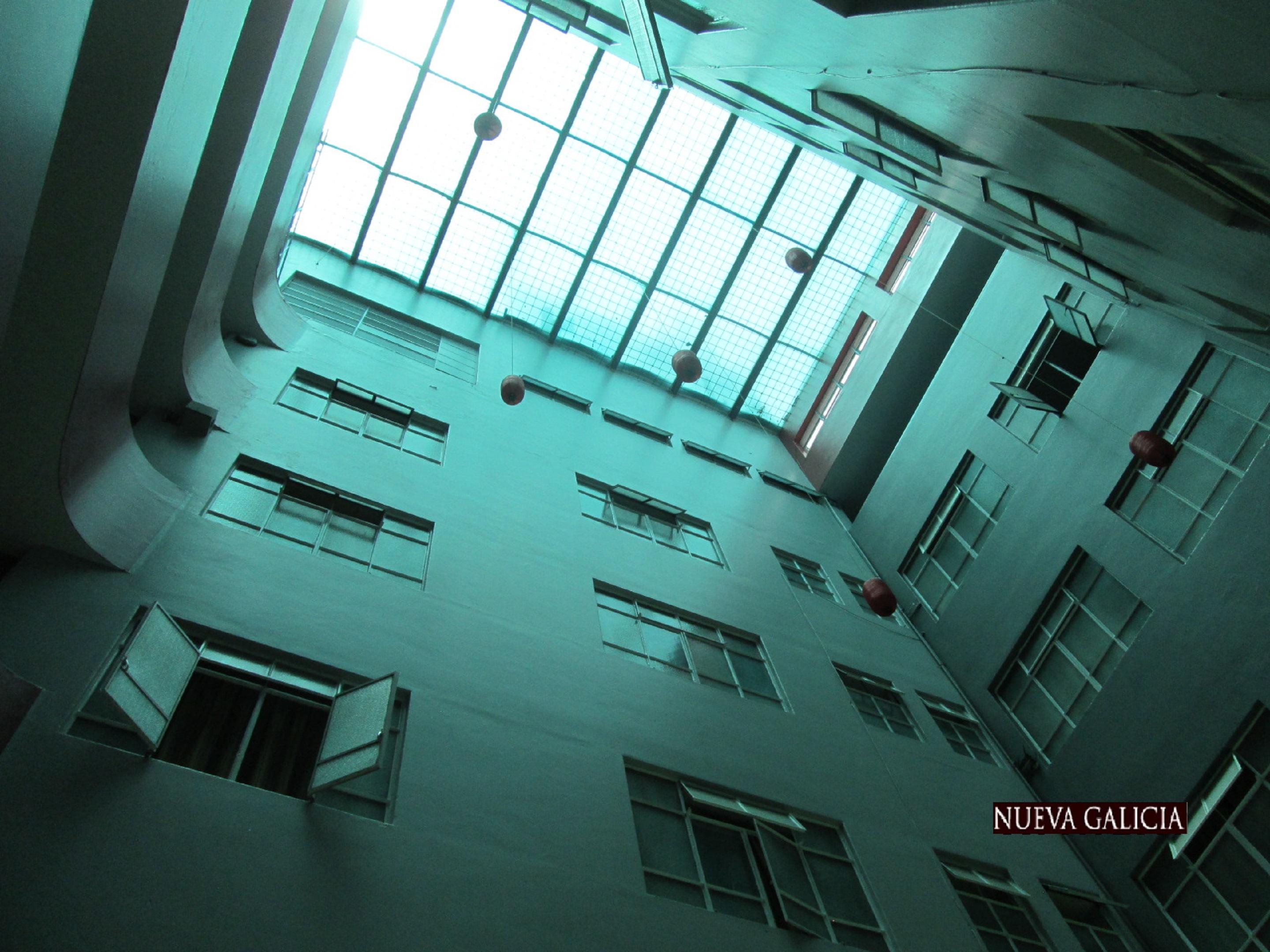 image-housing-carousel
