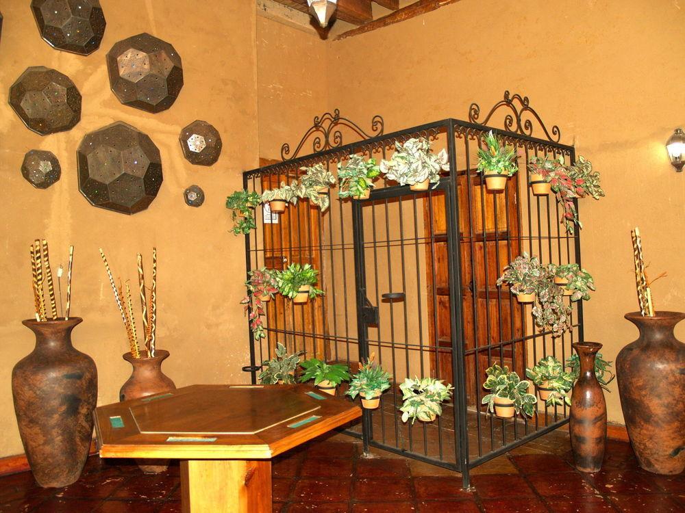 image-housing-carousel