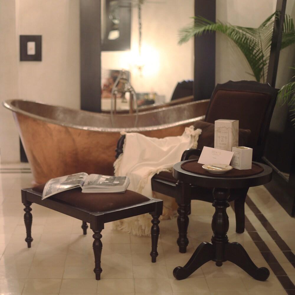 image-housing-carousel