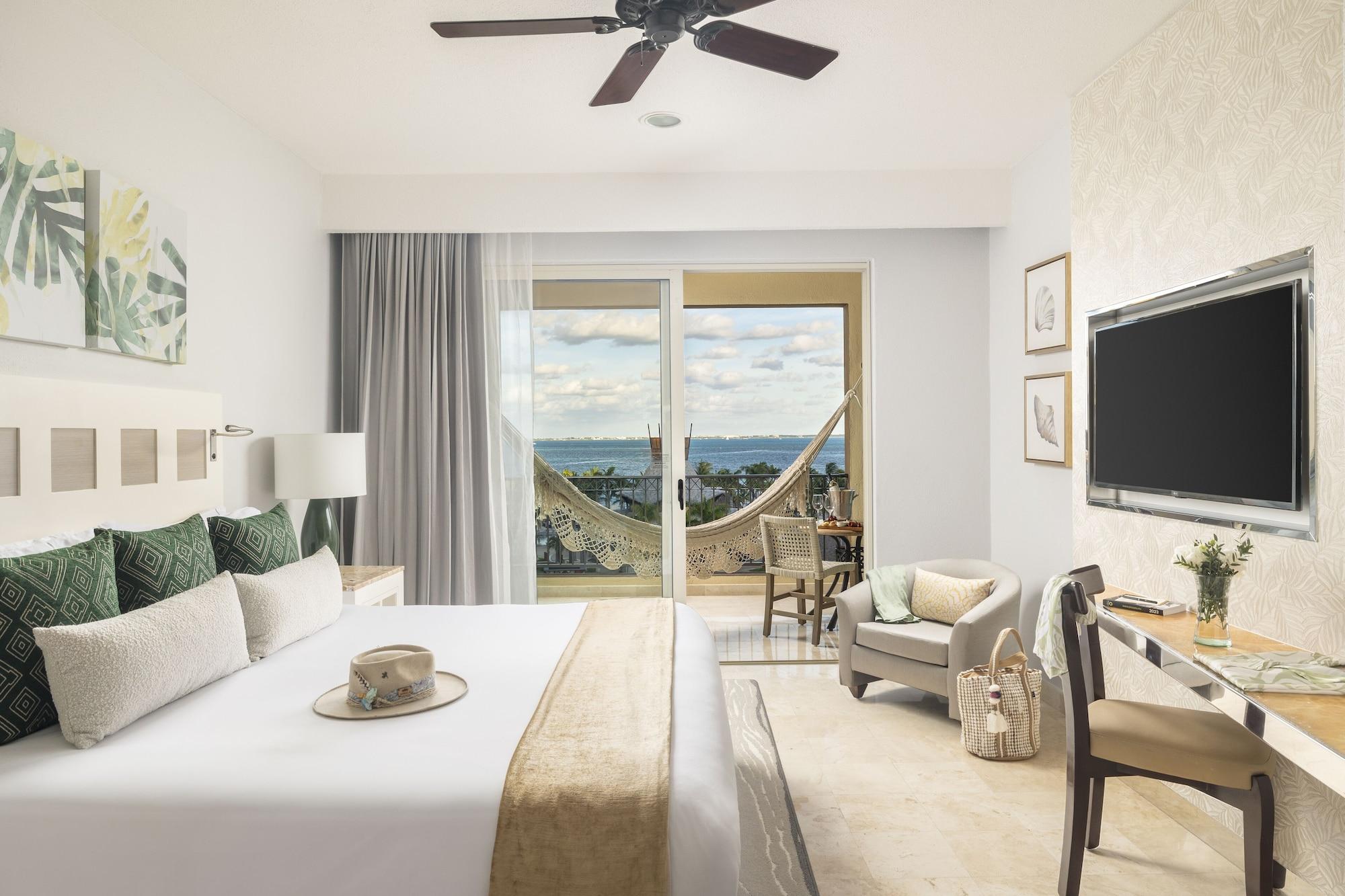 Deluxe Ocean 1 King Bed - All Inclusive