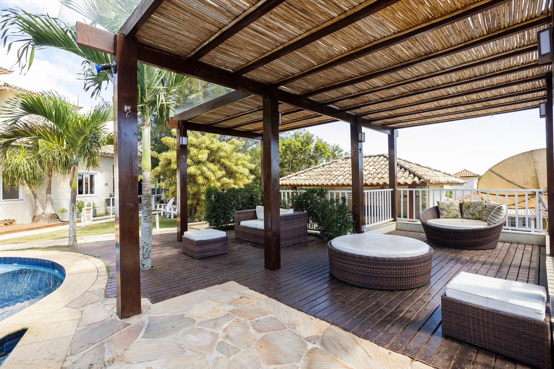 image-housing-carousel