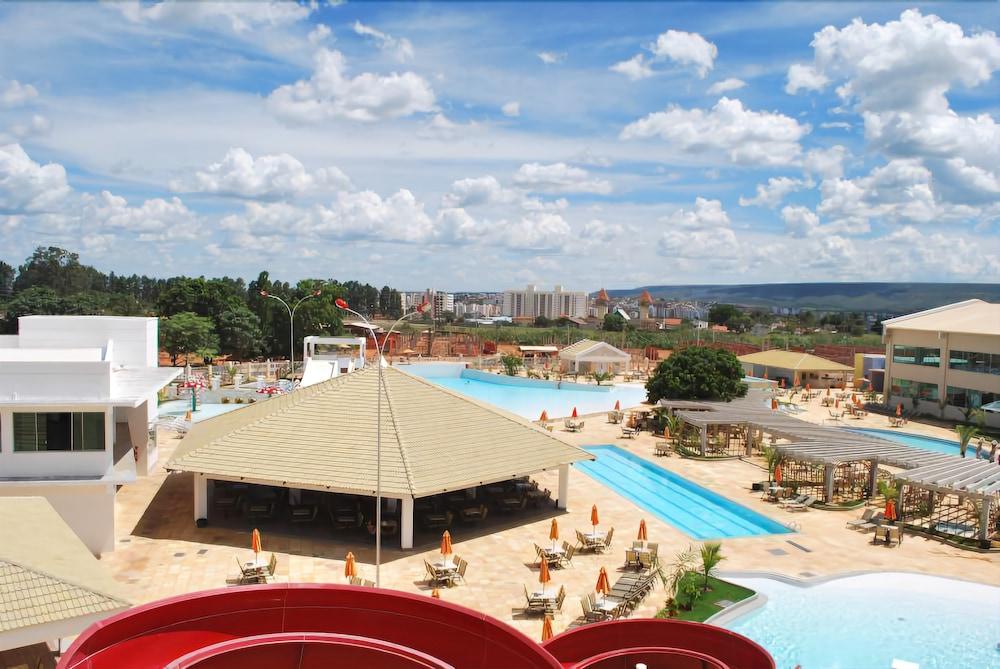 image-housing-carousel