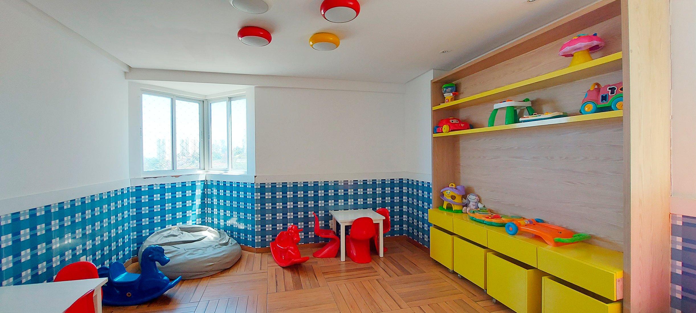 image-housing-carousel
