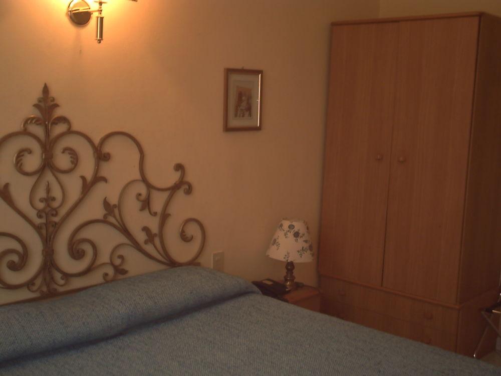 image-housing-carousel