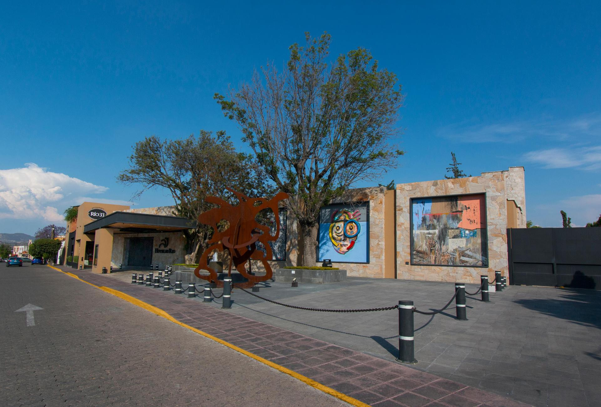 image-housing-carousel