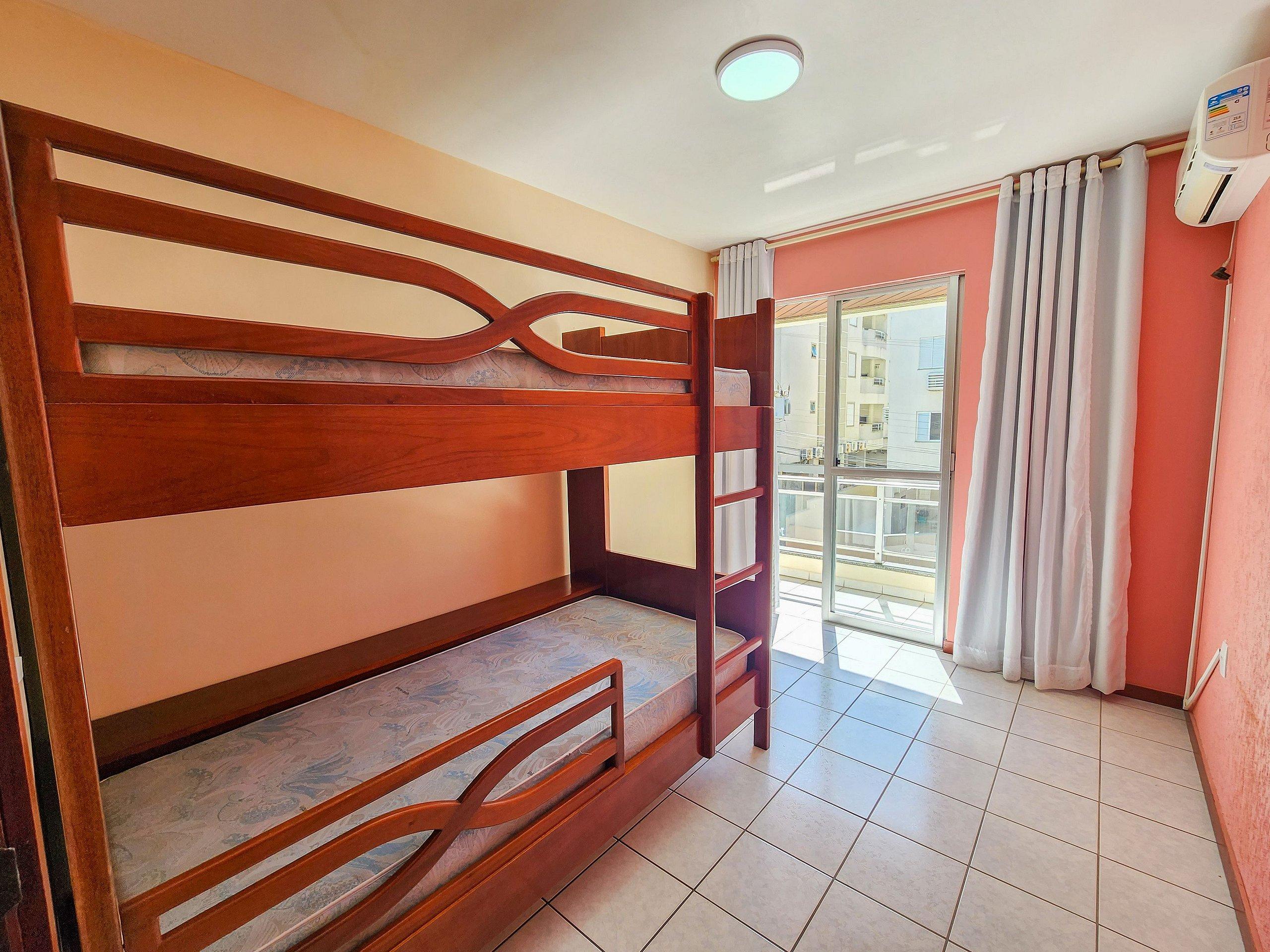 image-housing-carousel