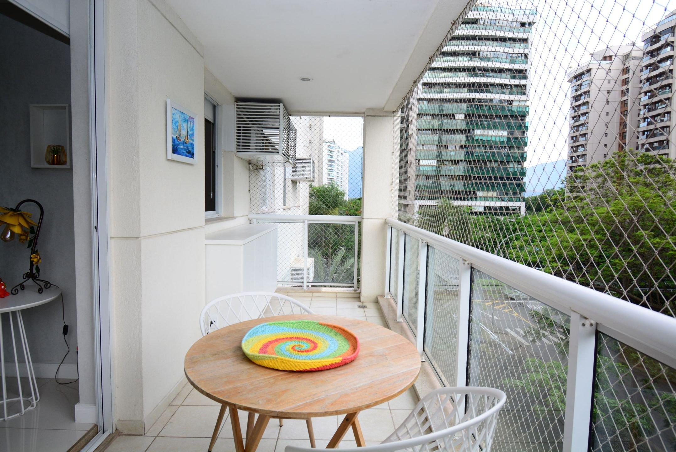 image-housing-carousel