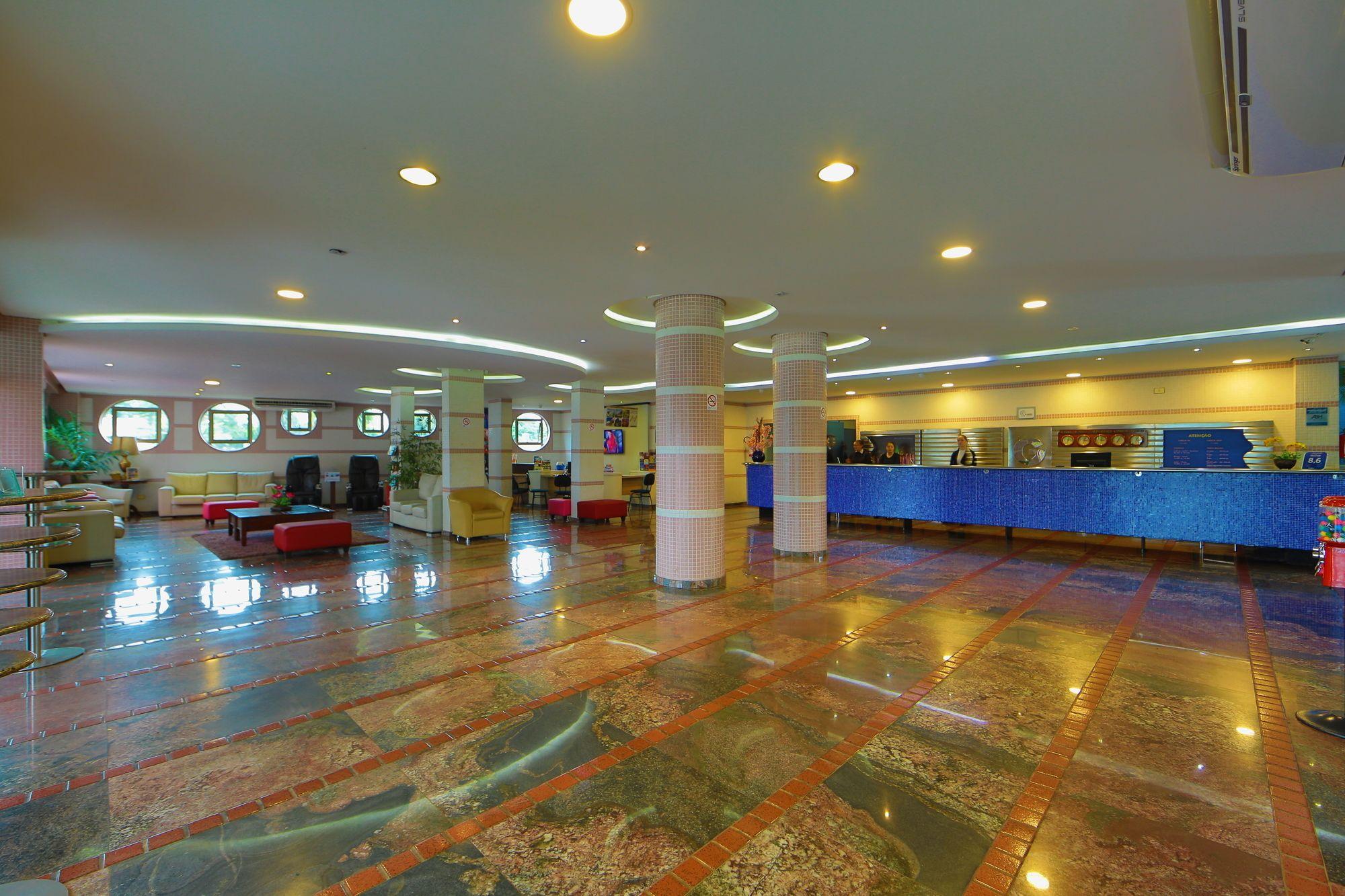 image-housing-carousel