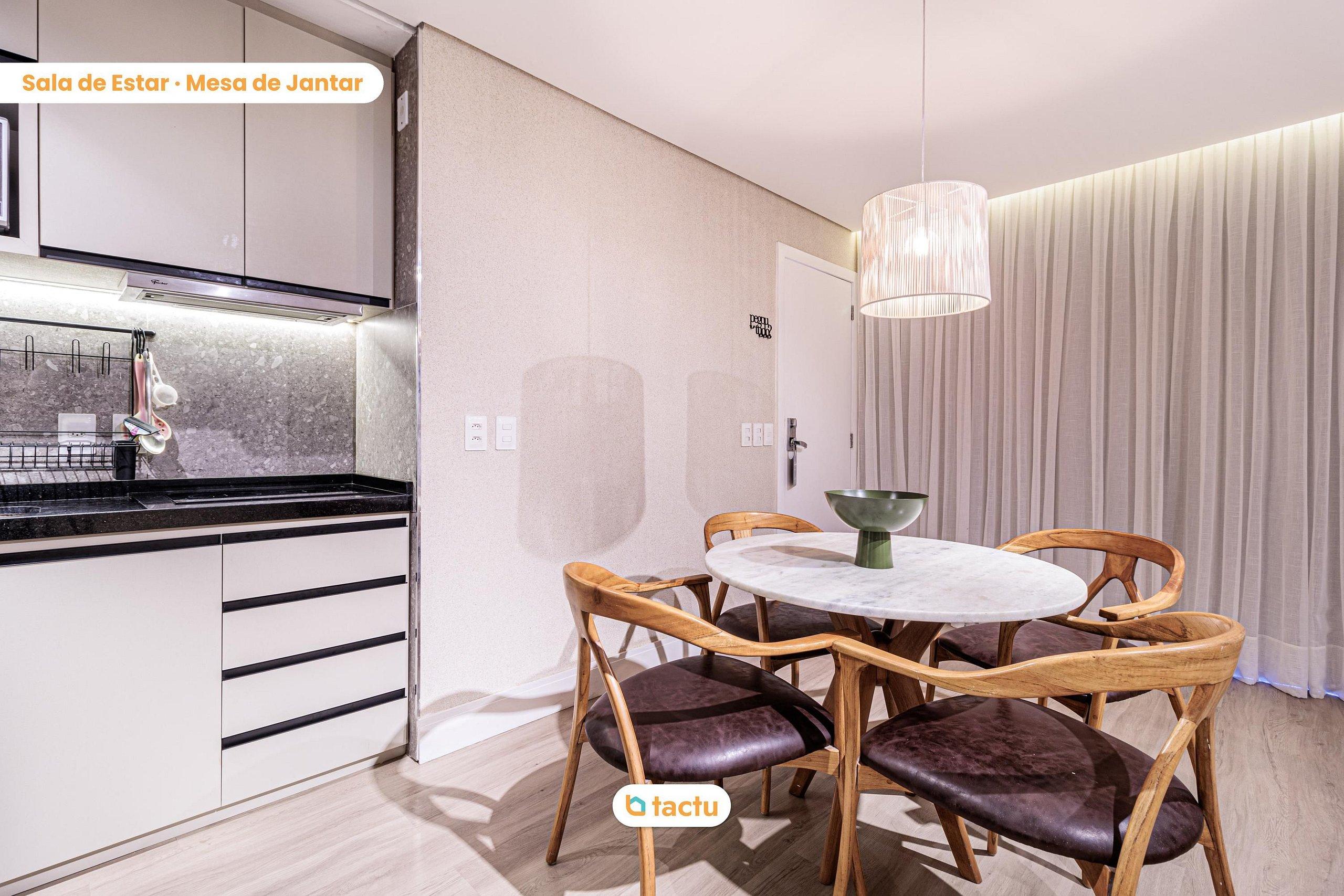 image-housing-carousel