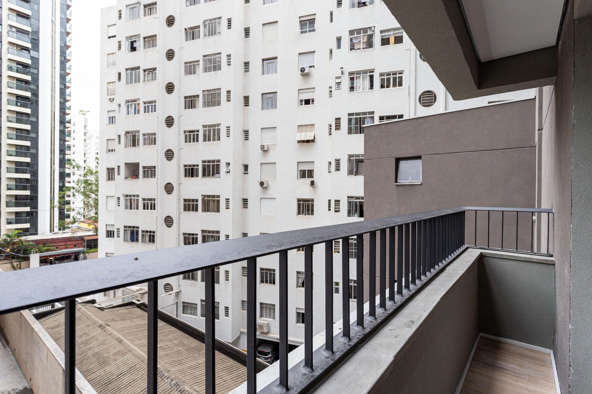 image-housing-carousel