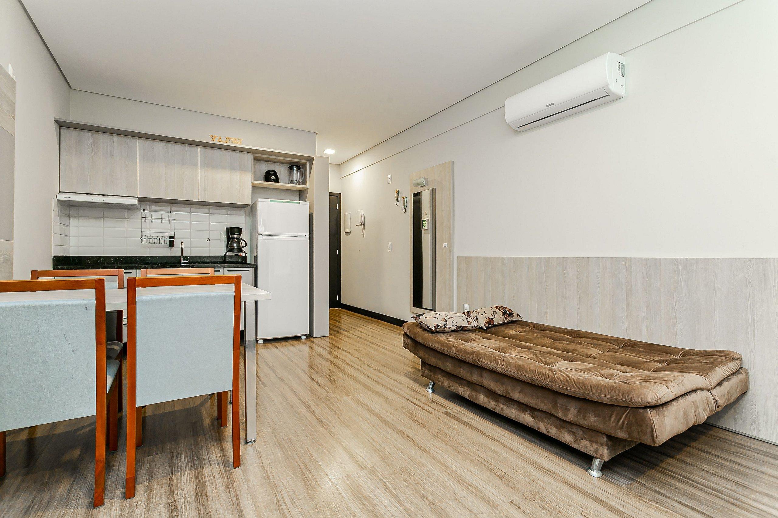 image-housing-carousel