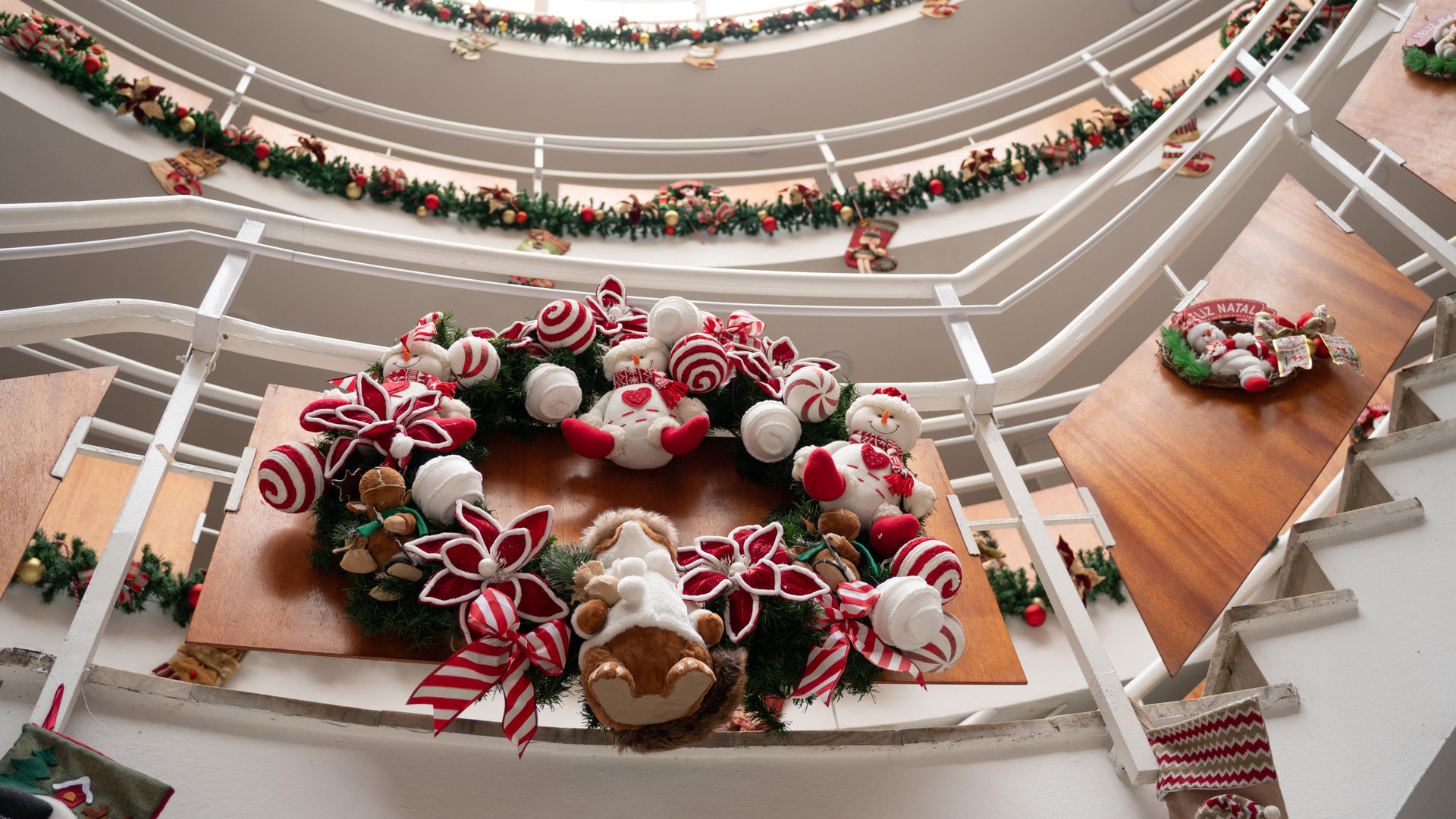 image-housing-carousel