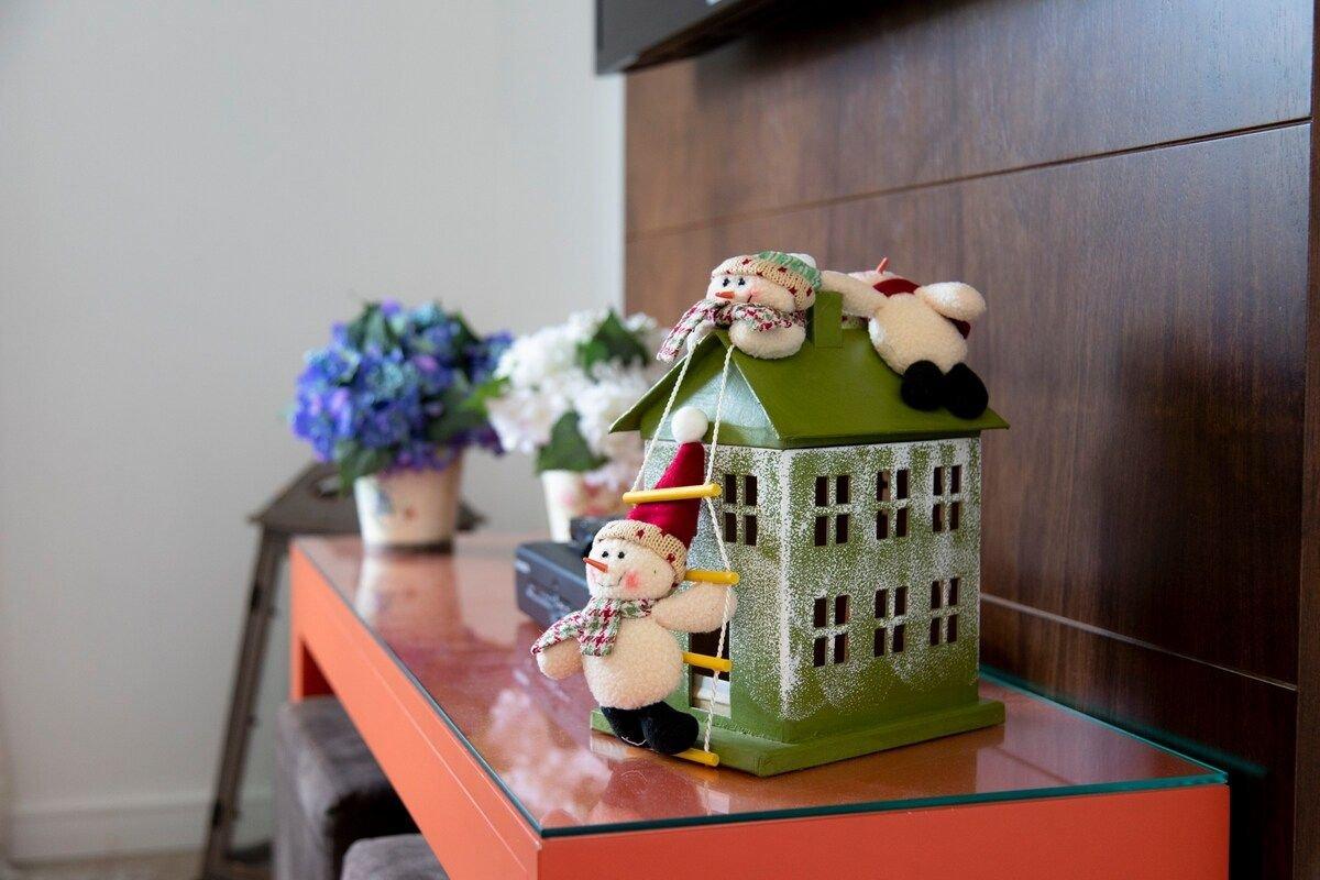 image-housing-carousel