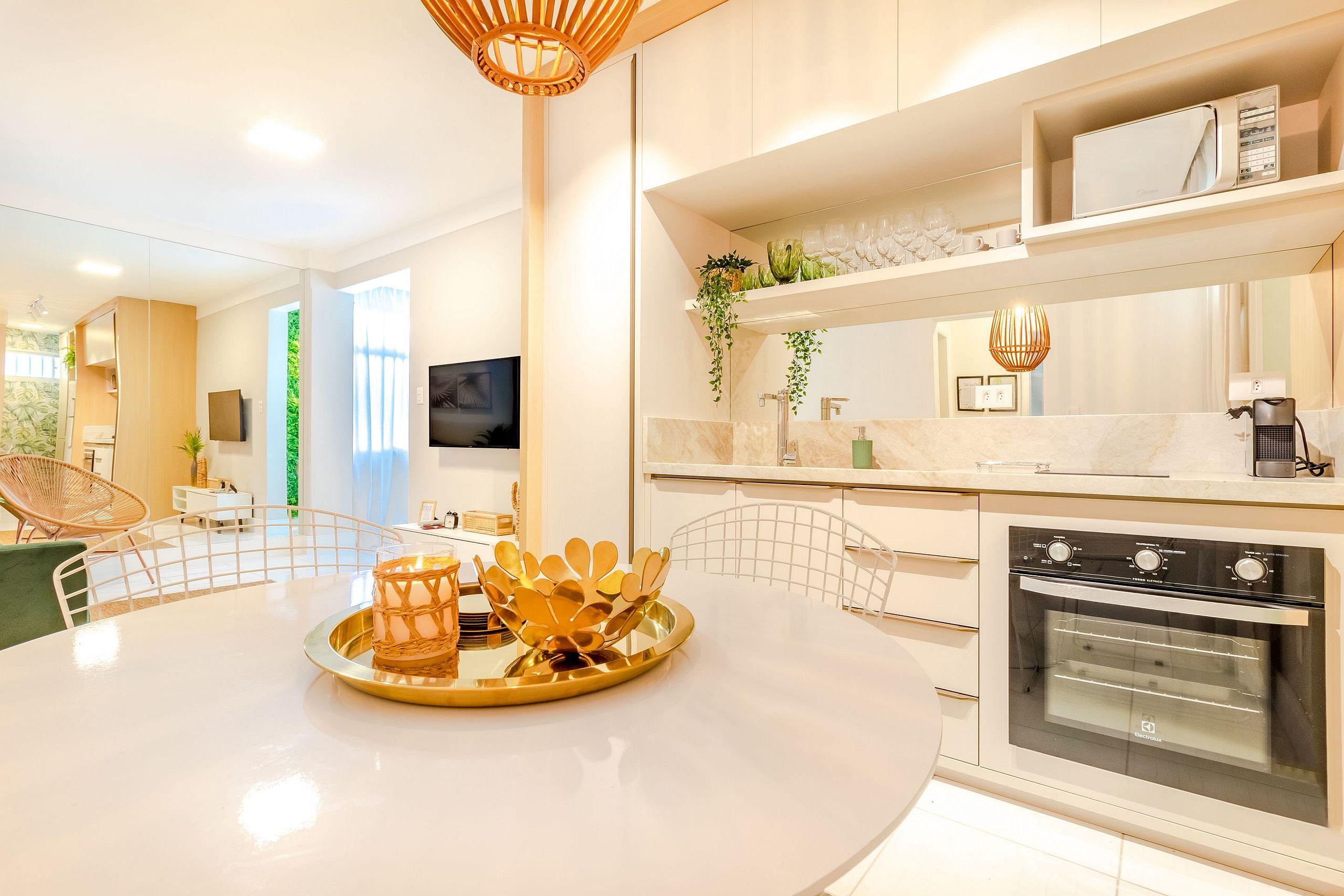 image-housing-carousel