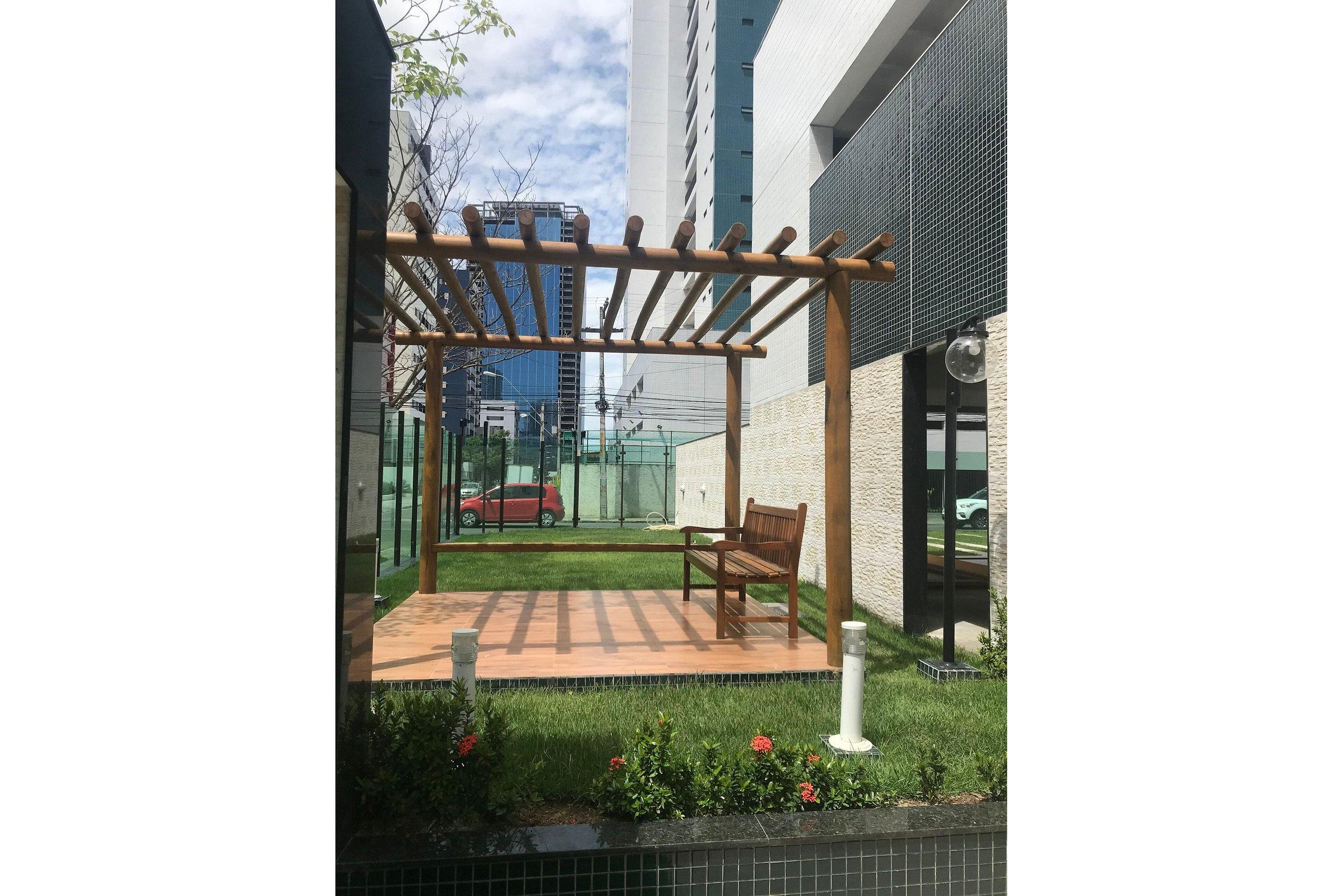 image-housing-carousel