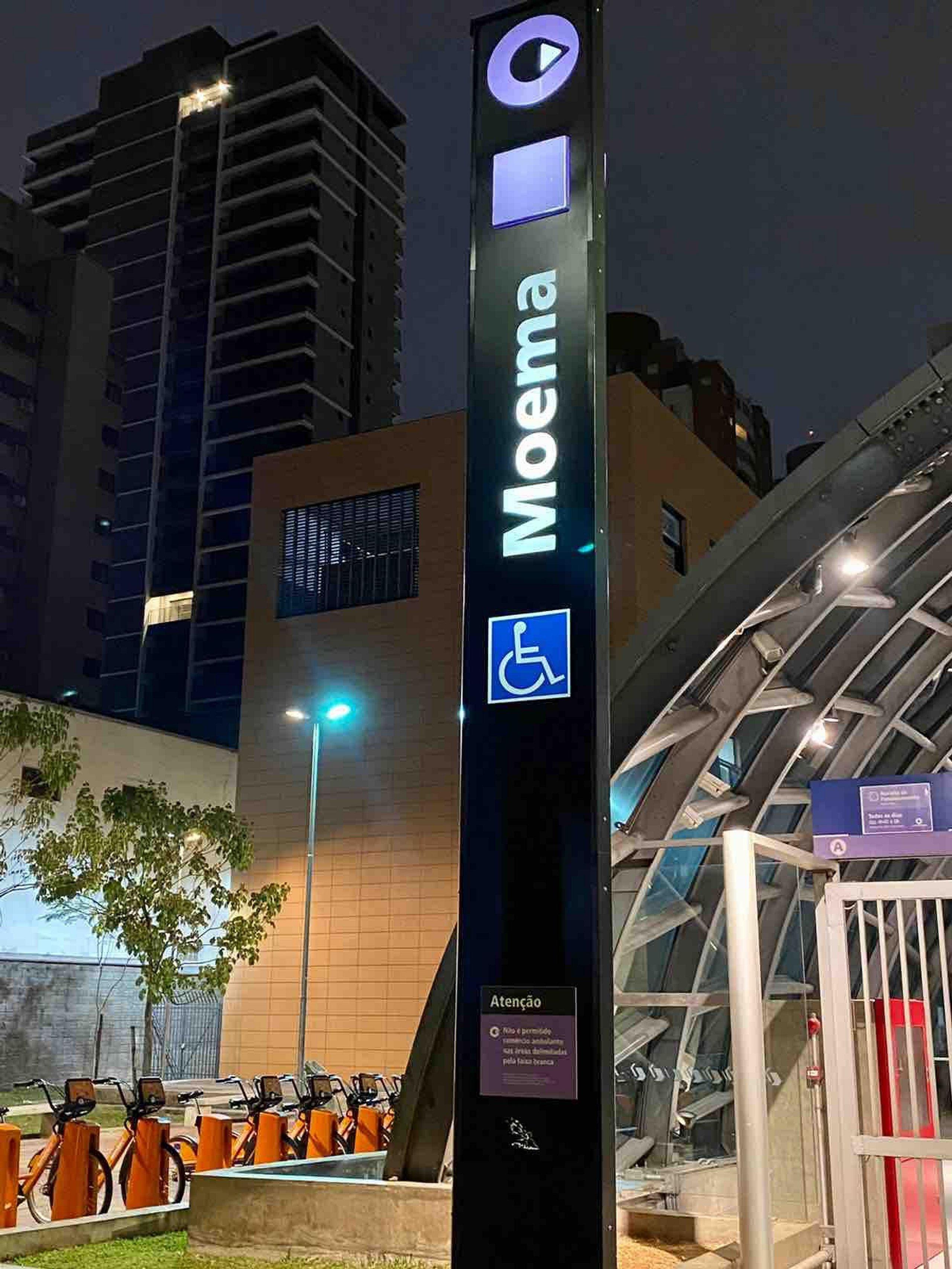 image-housing-carousel