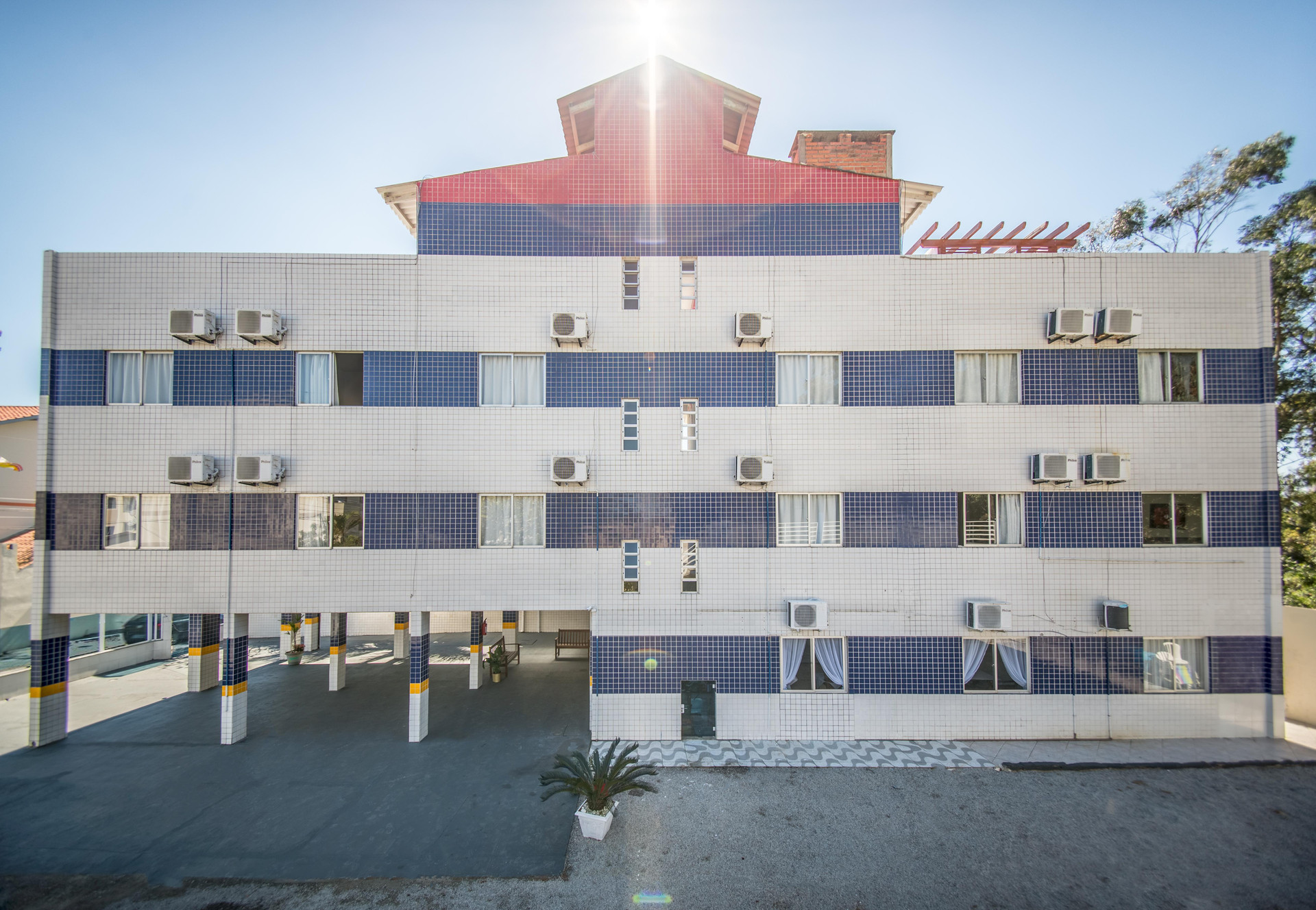 image-housing-carousel