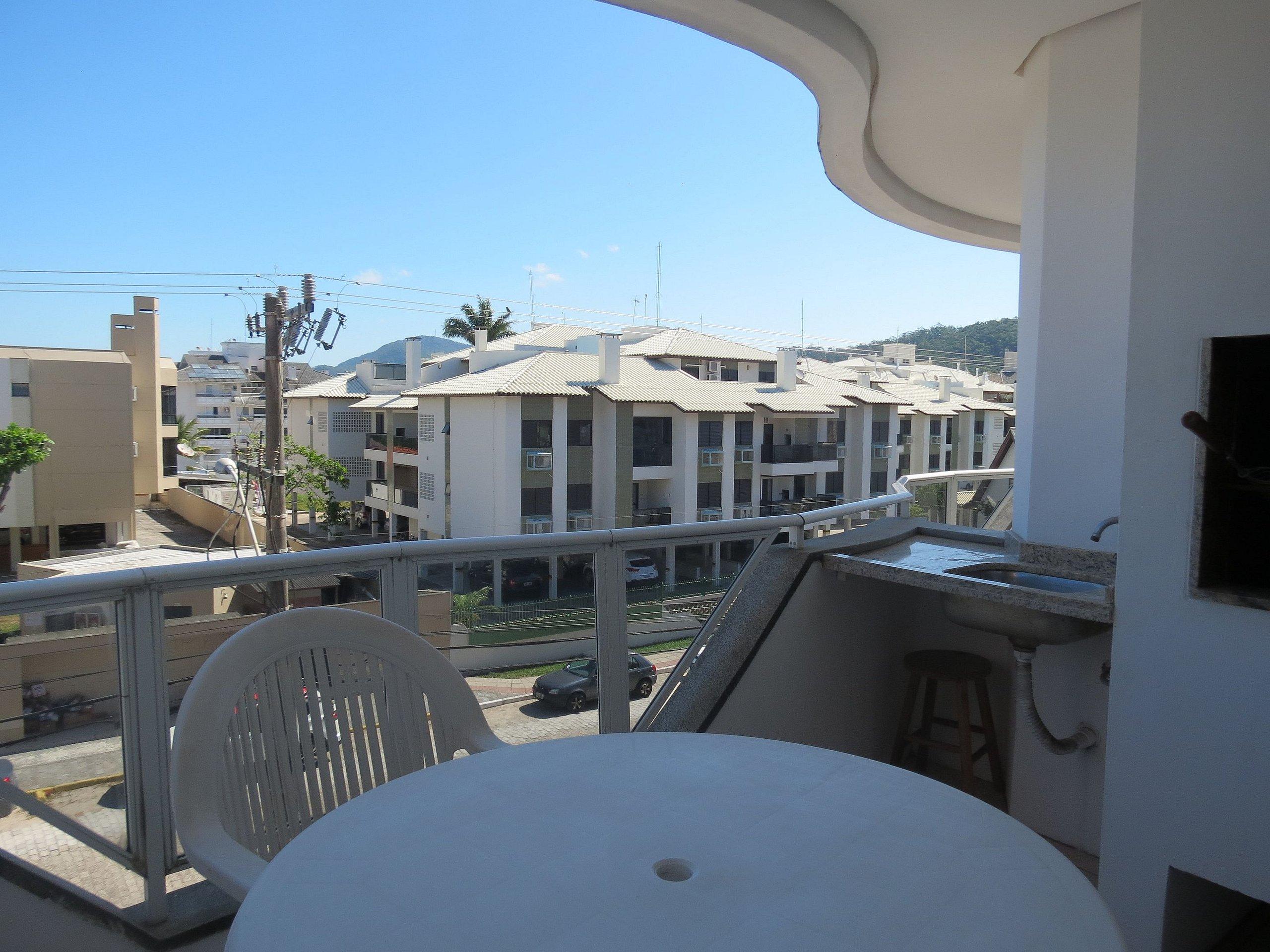 image-housing-carousel