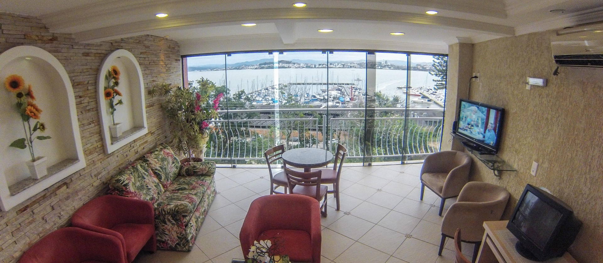 image-housing-carousel