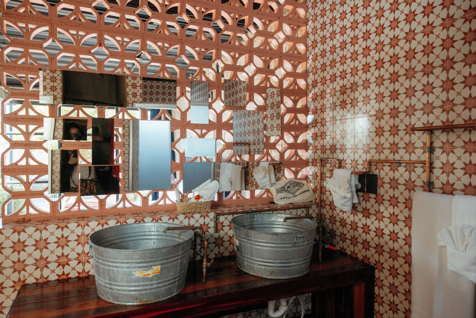 image-housing-carousel