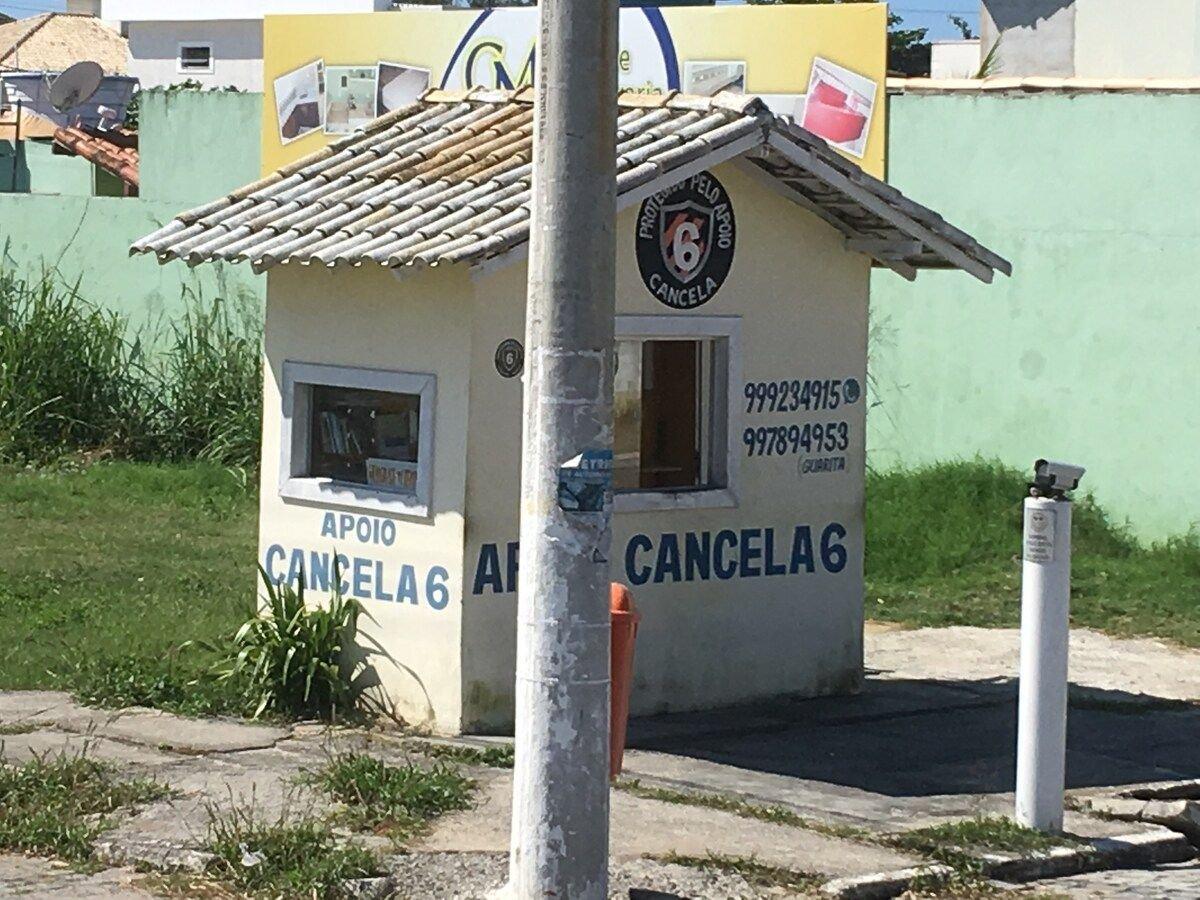 image-housing-carousel