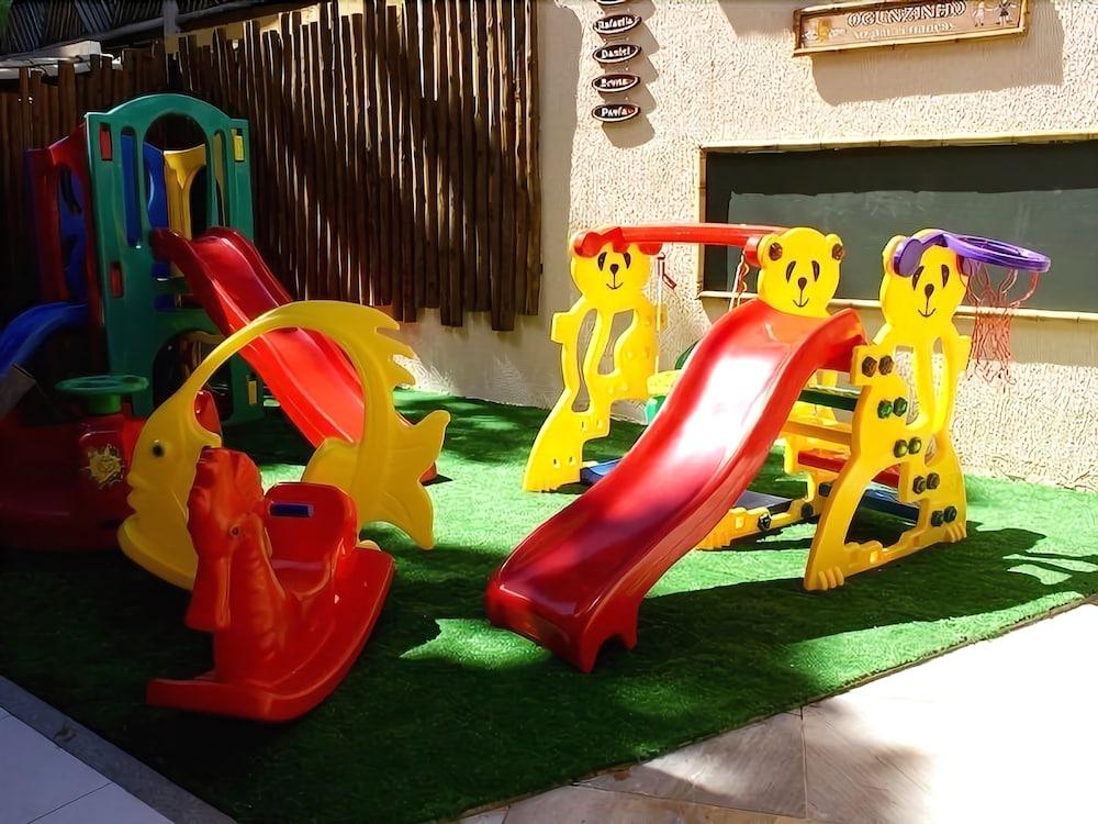 image-housing-carousel