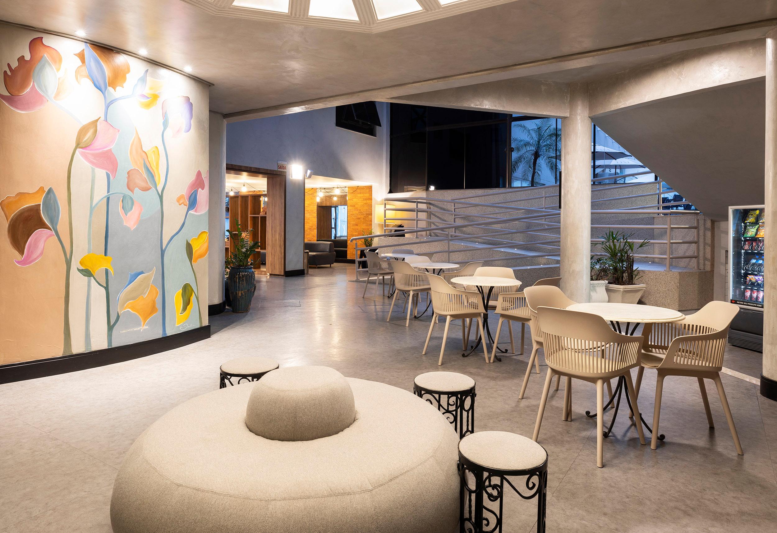 image-housing-carousel