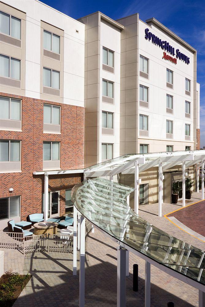 image-housing-carousel