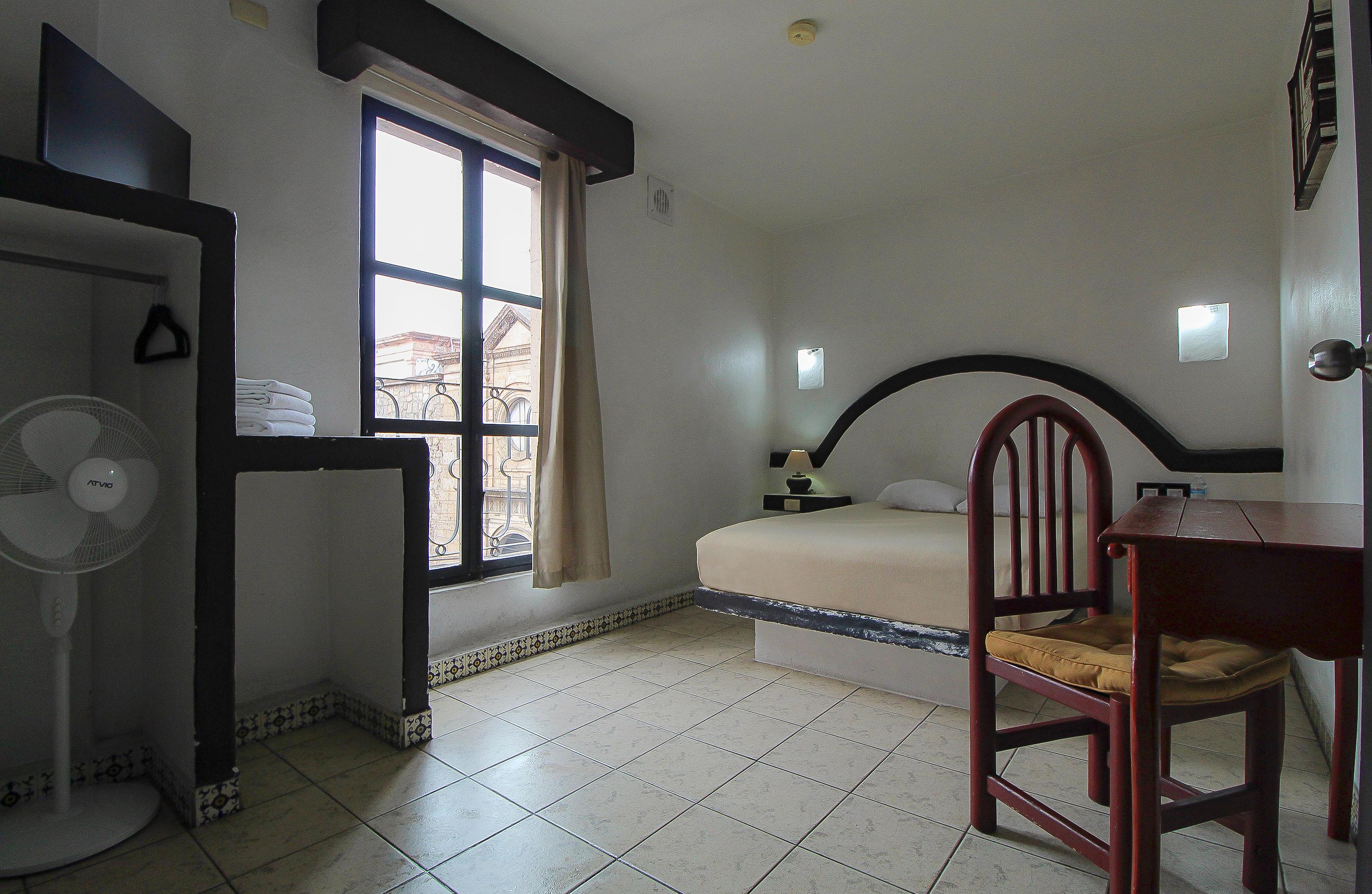 image-housing-carousel