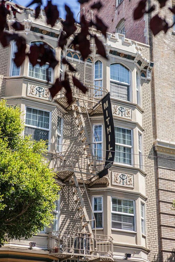 image-housing-carousel