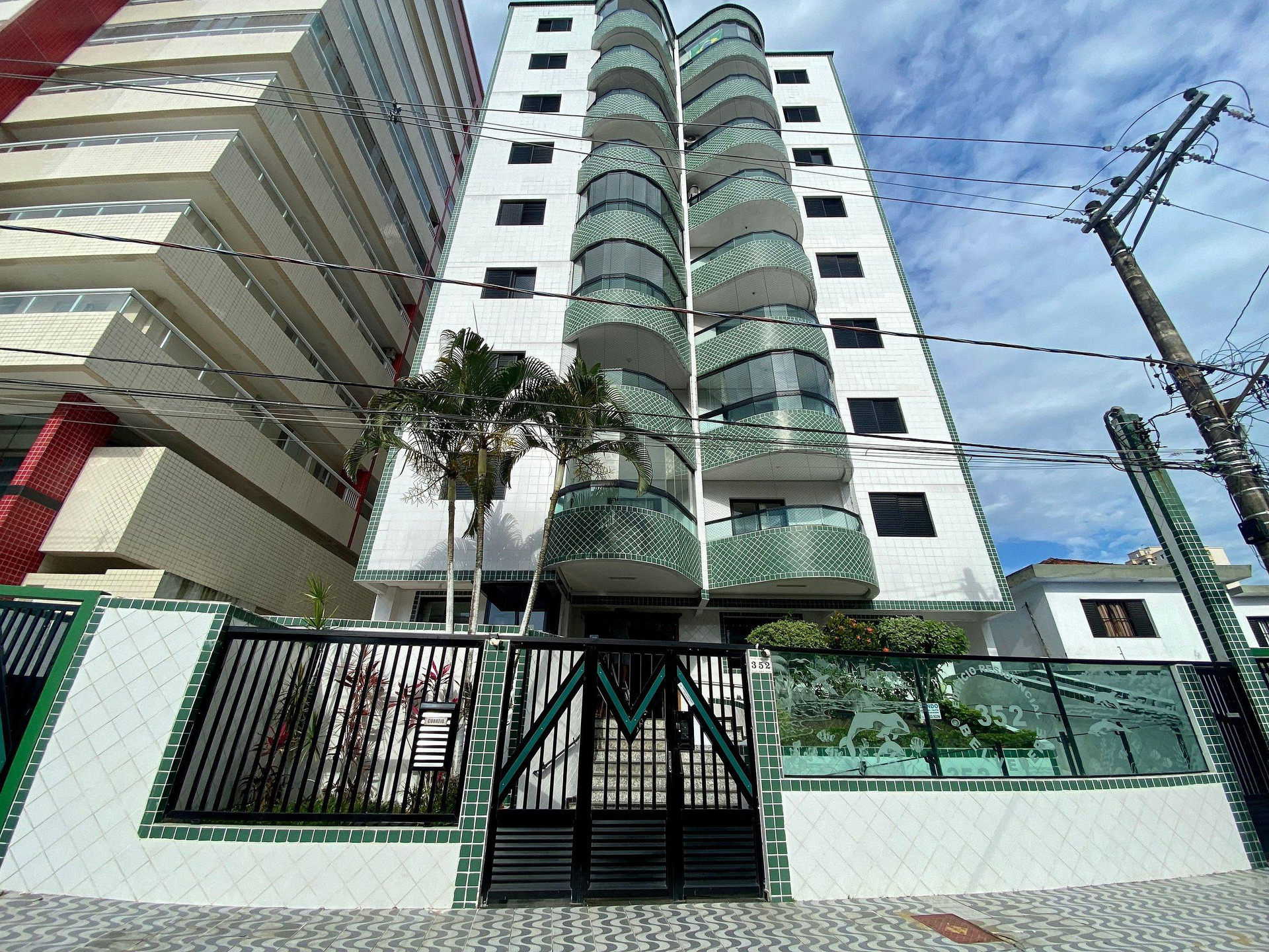 image-housing-carousel