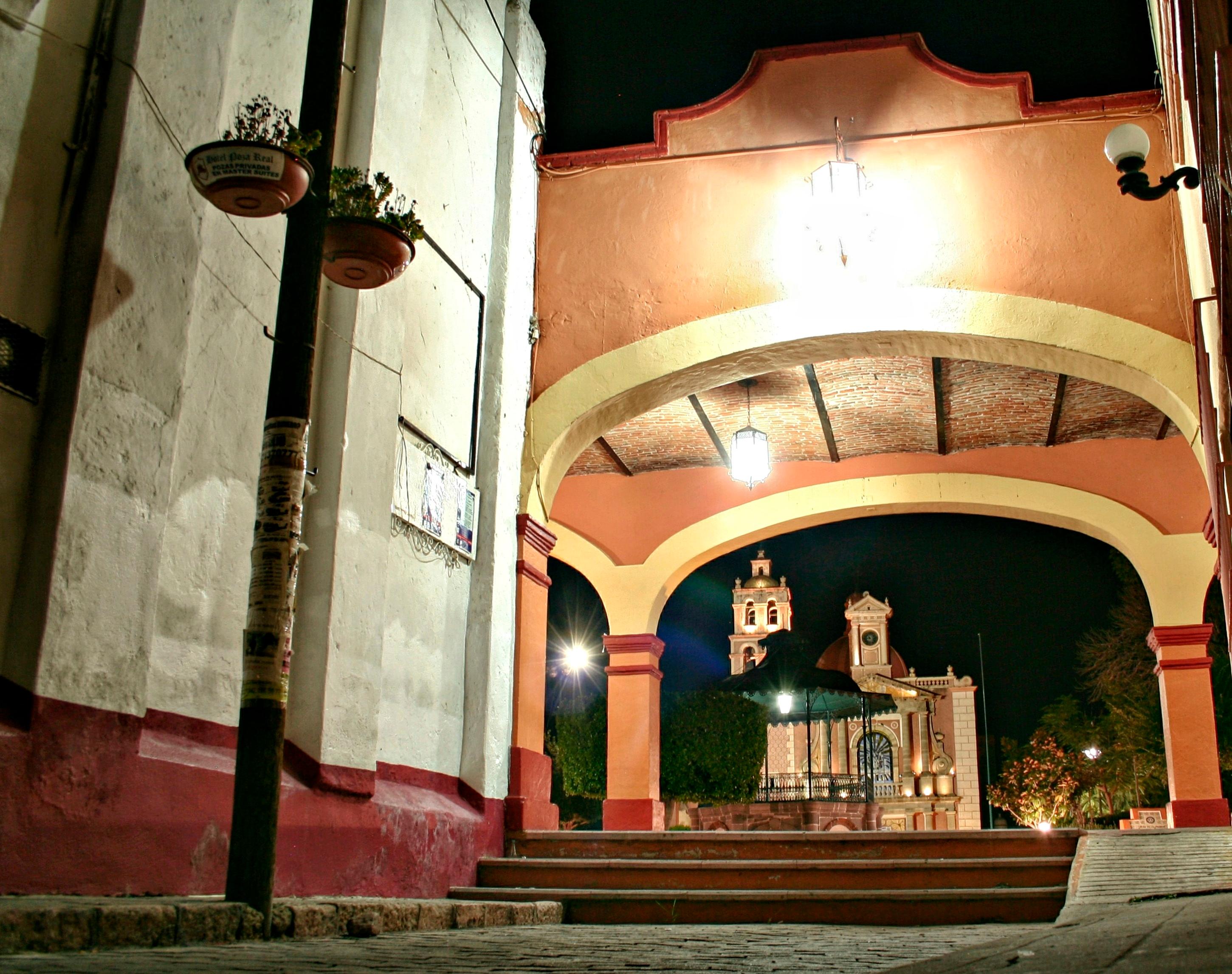 image-housing-carousel