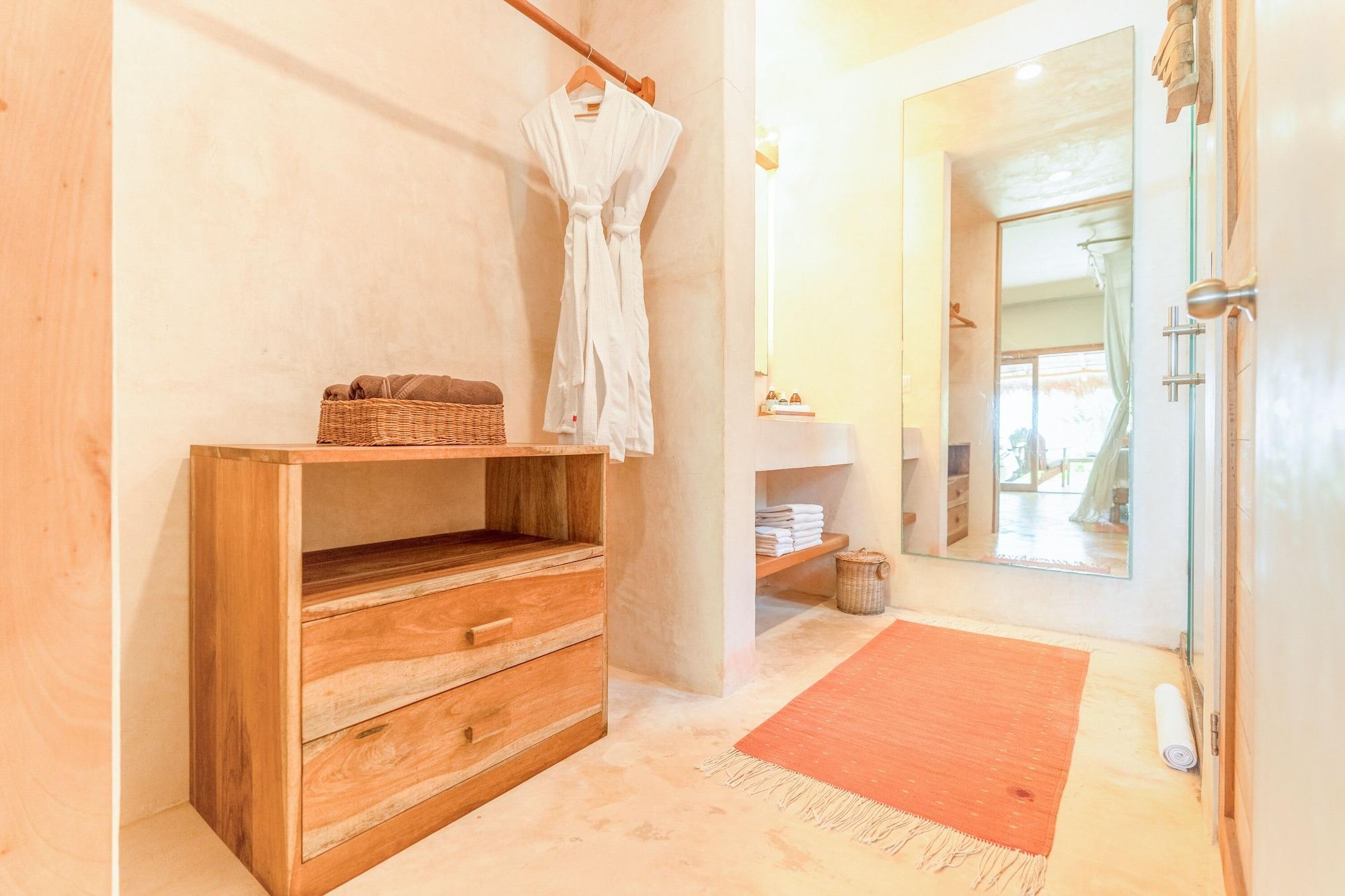 Junior Suite Oceanfront Beach level
