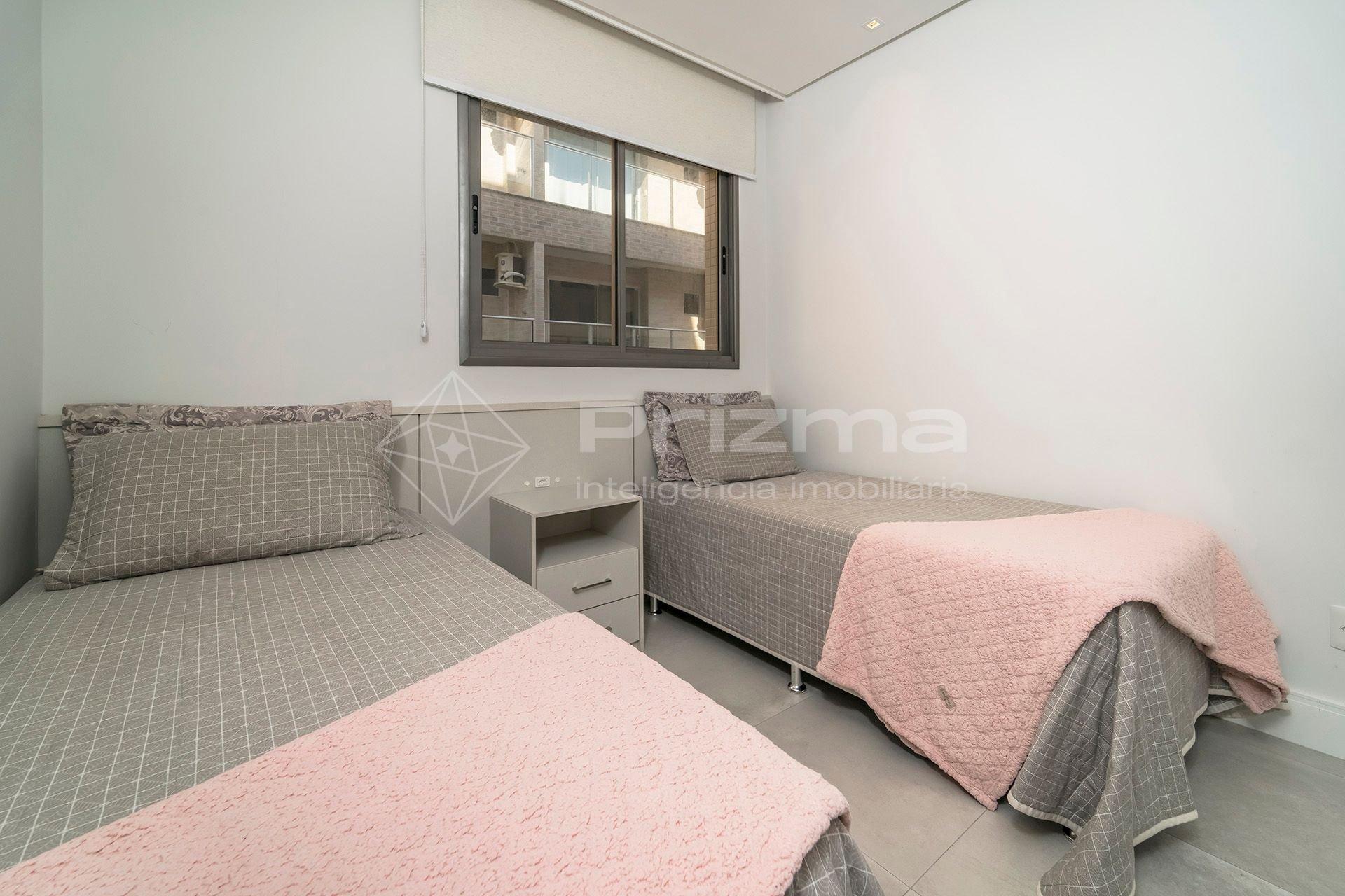 image-housing-carousel