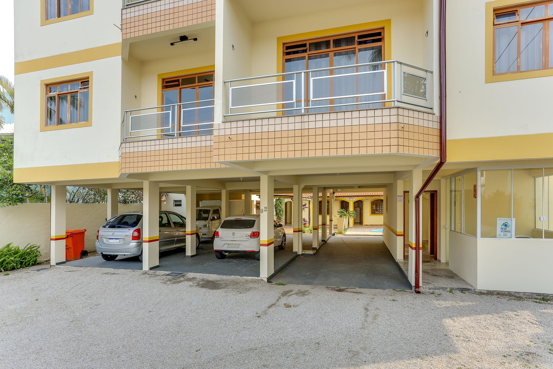 image-housing-carousel