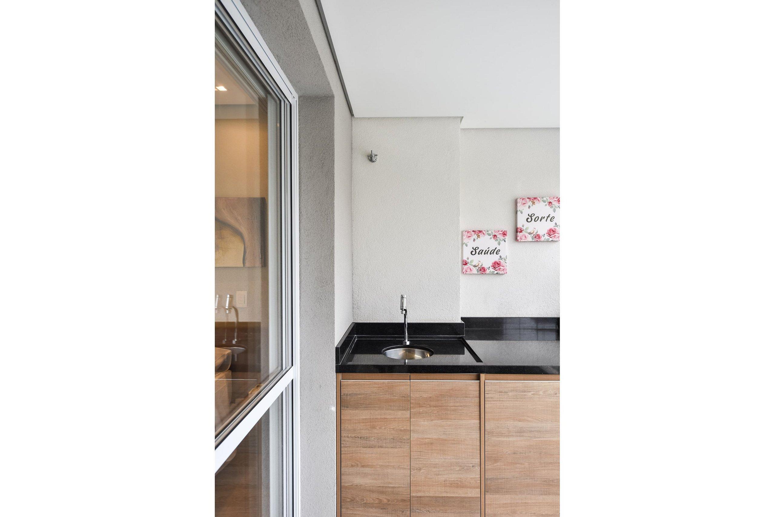 image-housing-carousel