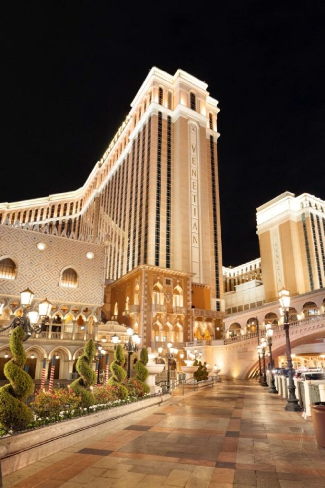 image-housing-carousel
