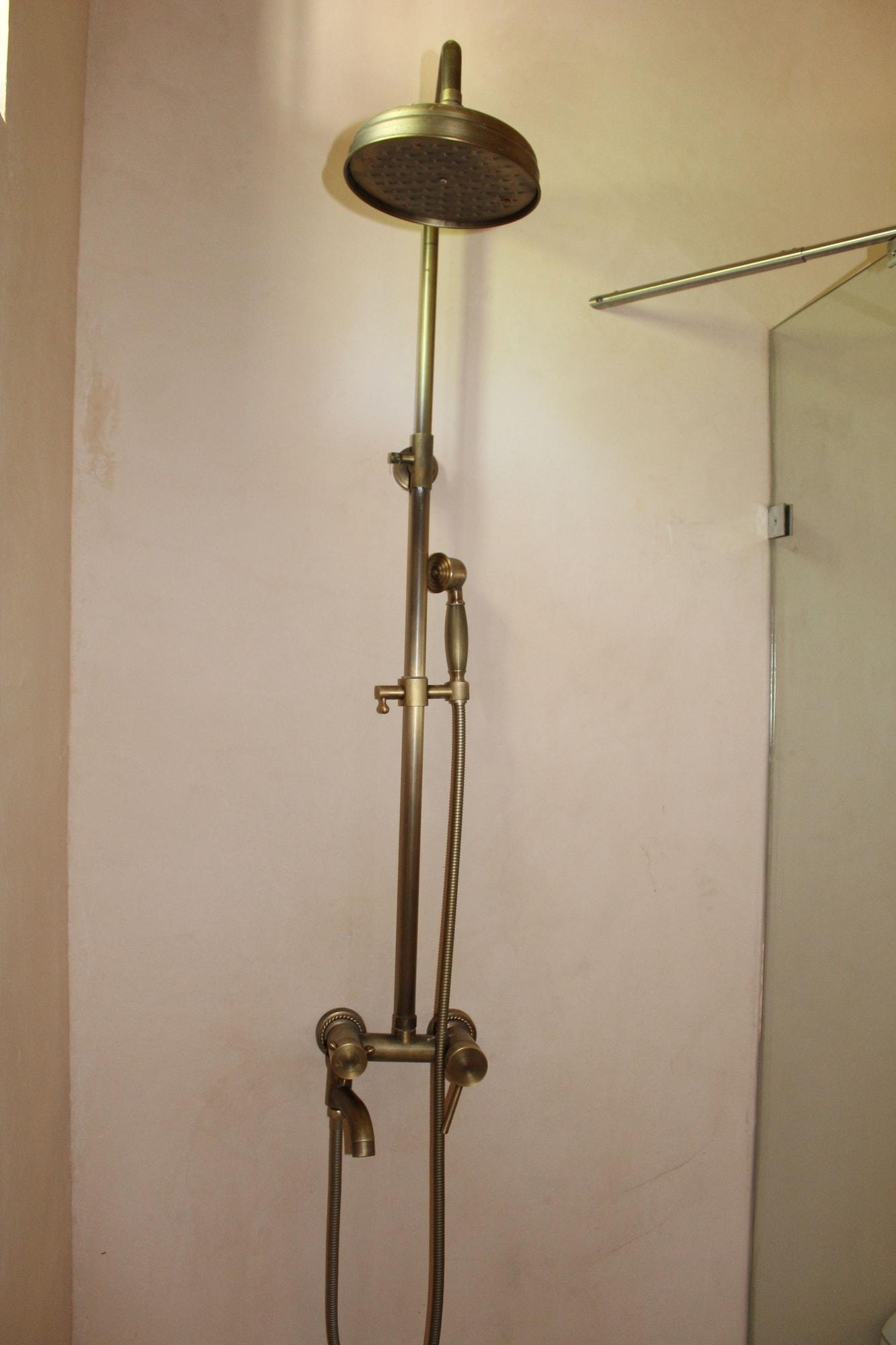 image-housing-carousel