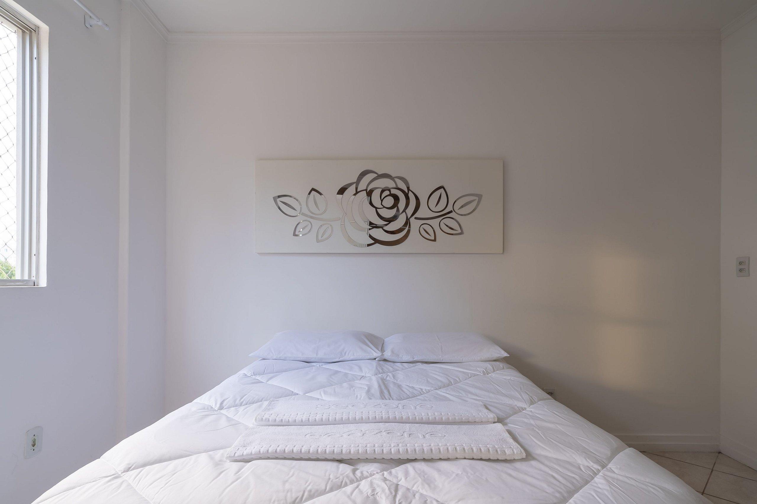 image-housing-carousel