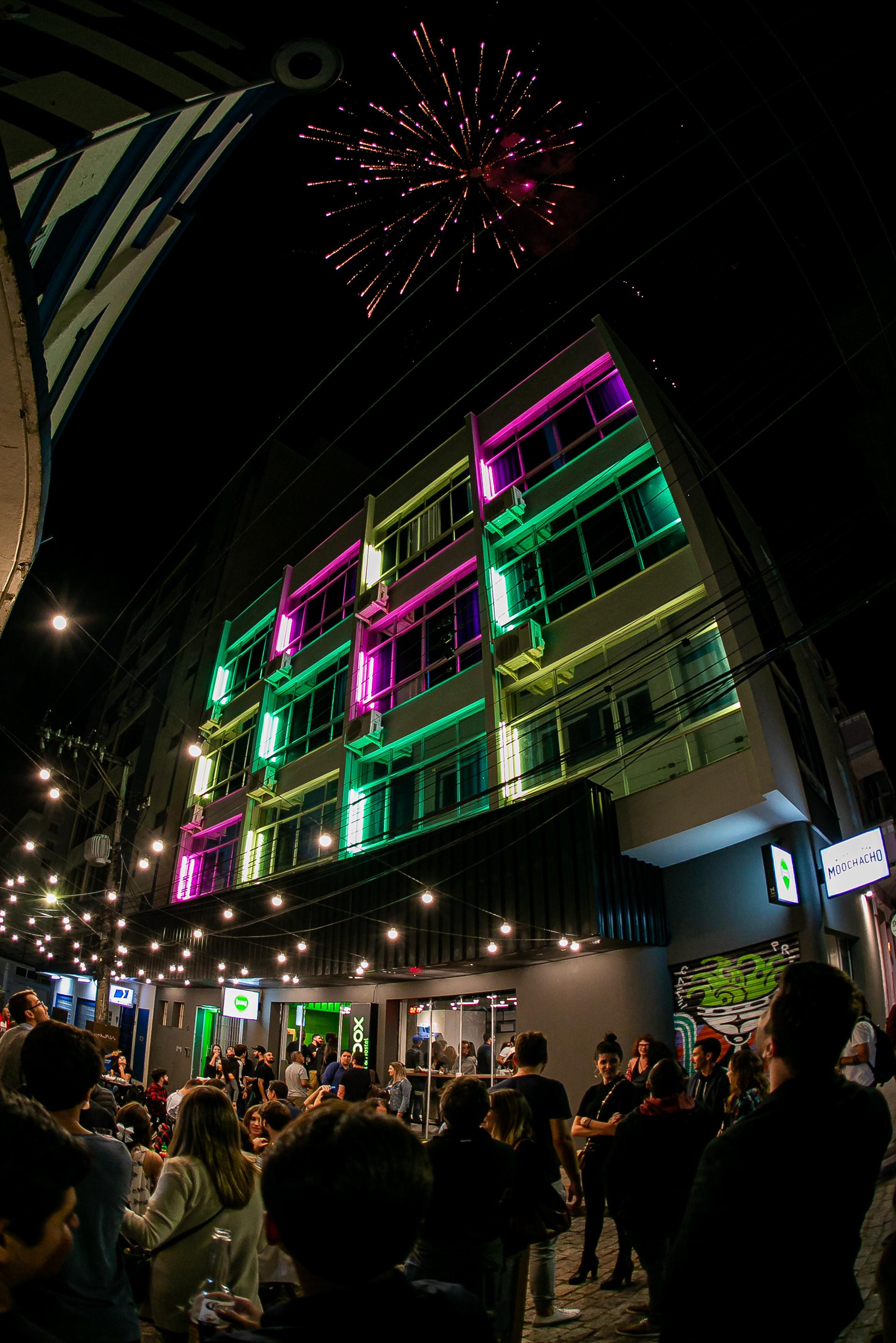 image-housing-carousel